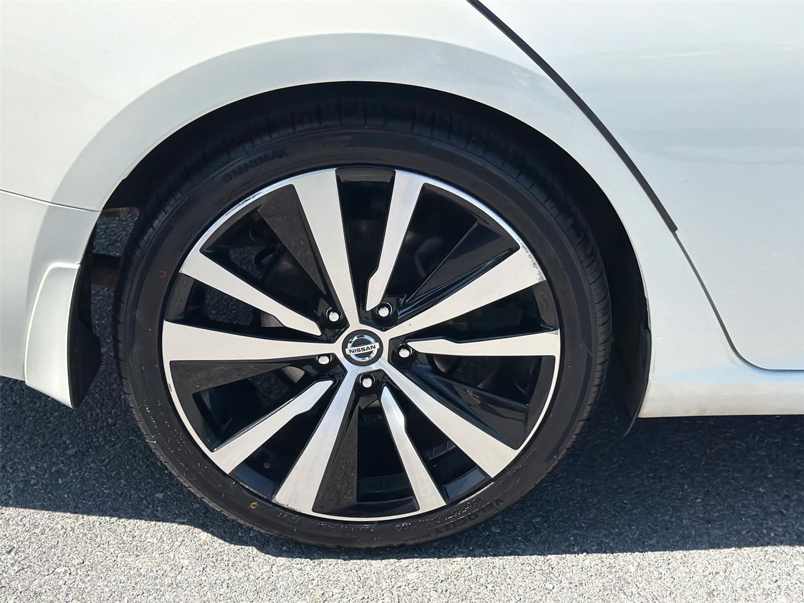Used 2020 Pearl White Tricoat Nissan 2.5 SR image 23