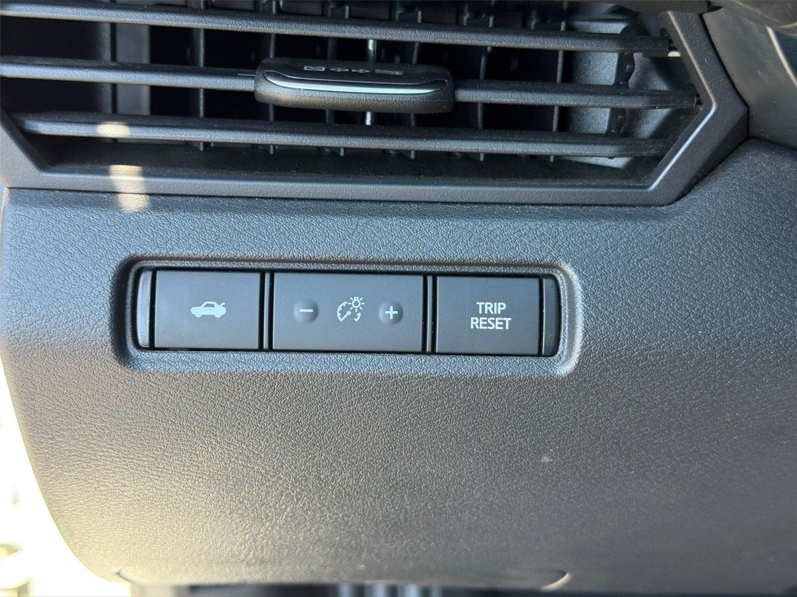 Used 2020 Pearl White Tricoat Nissan 2.5 SR image 20