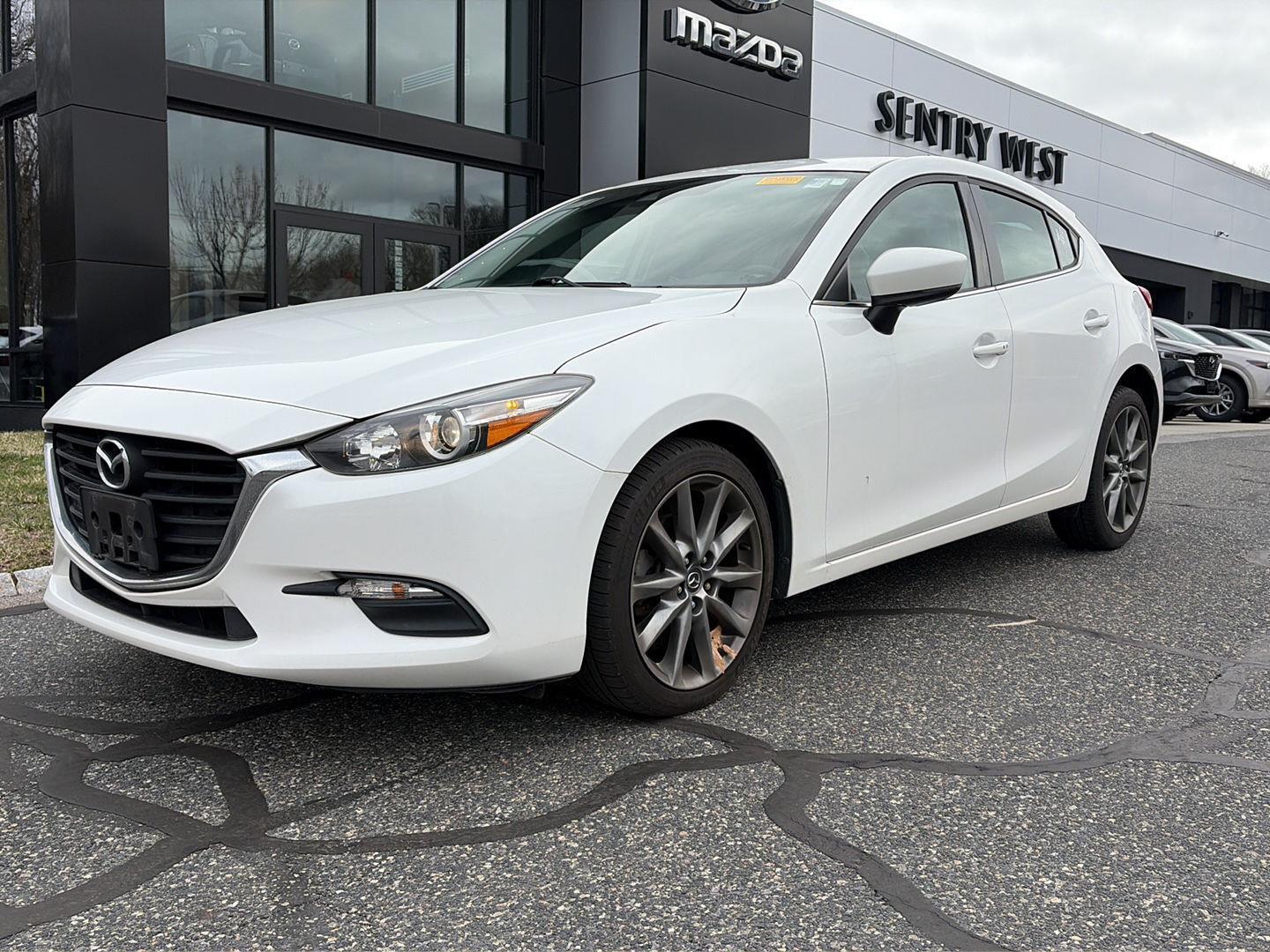 Snowflake White Pearl Mica 2018 Mazda MAZDA3 Touring Hatchback Hatchback Front-Wheel Drive Automatic
