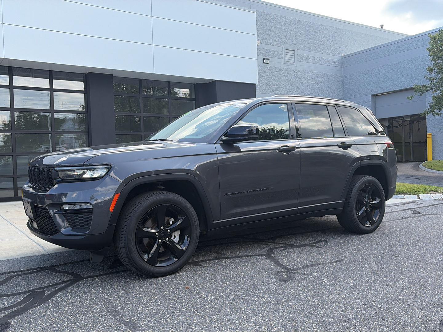 Baltic Gray Metallic Clearcoat 2023 Jeep Grand Cherokee SUV / Crossover Four-Wheel Drive Automatic