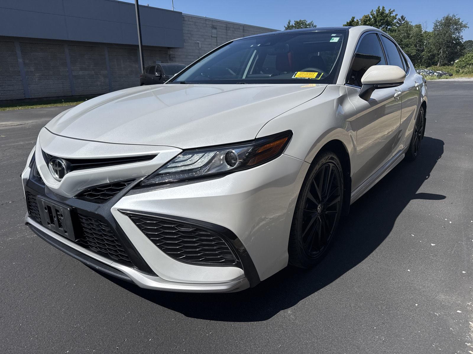 Used 2022 Wind Chill Pearl Toyota XSE image 3