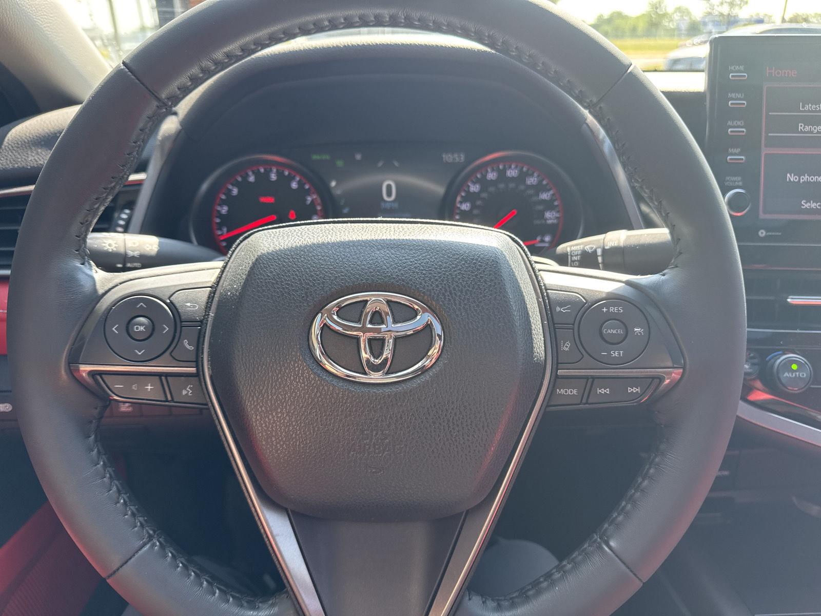 Used 2022 Wind Chill Pearl Toyota XSE image 12