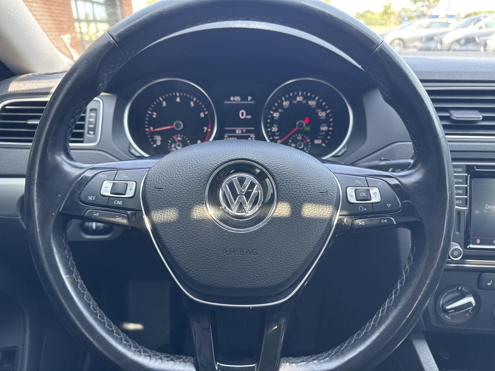 Used 2018  Volkswagen 1.4T SE image 9