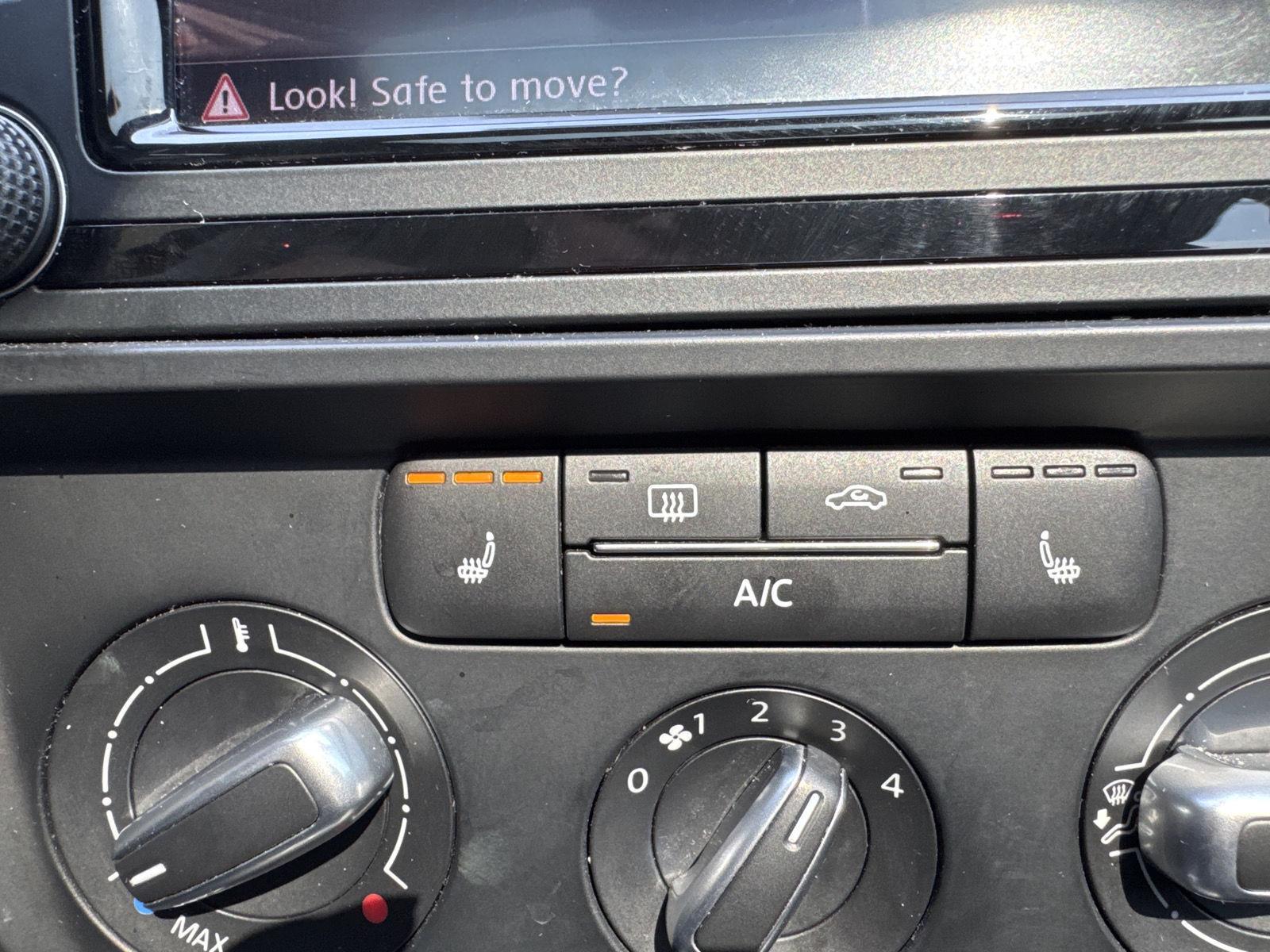 Used 2018  Volkswagen 1.4T SE image 16