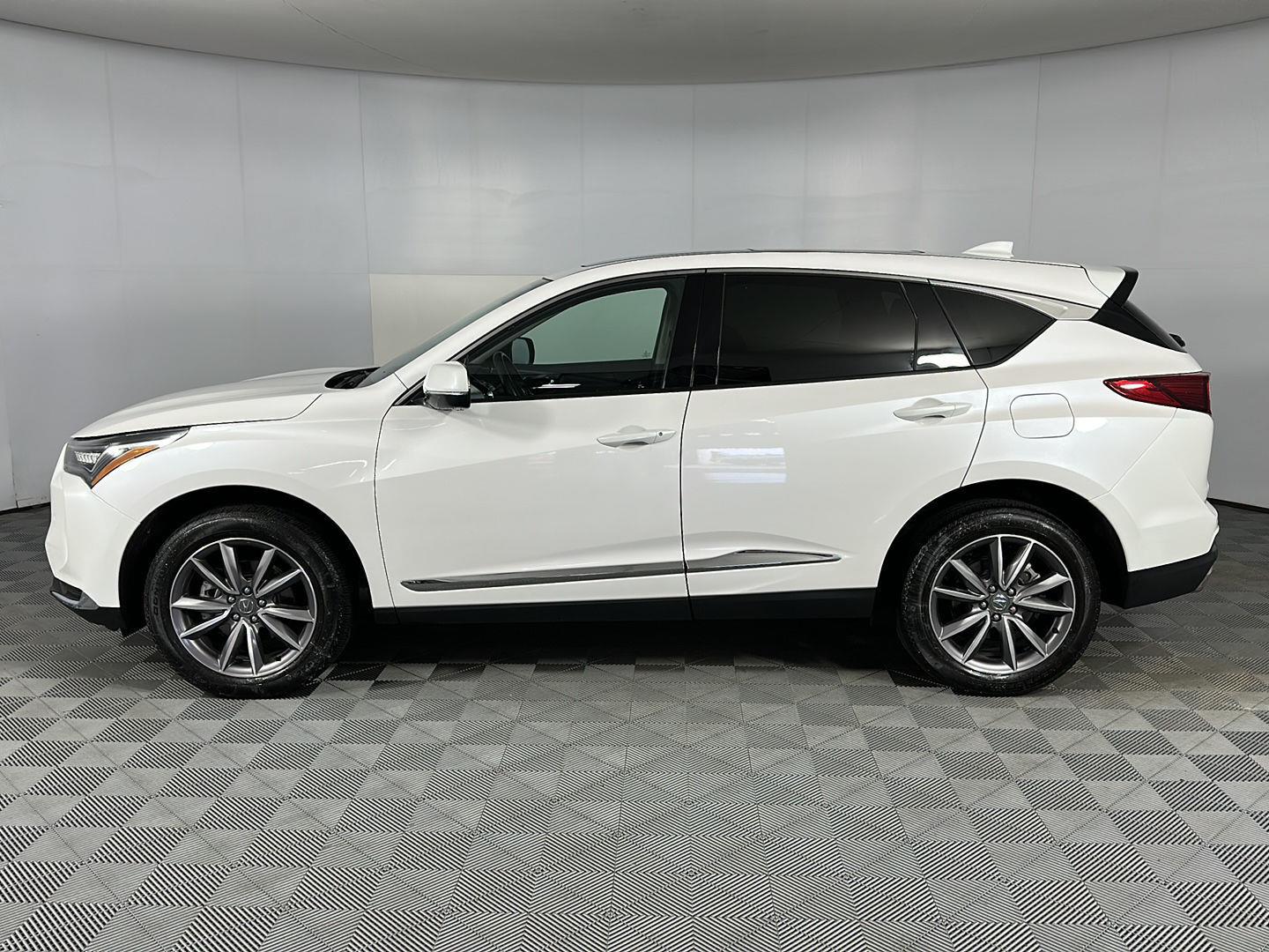 Certified Used 2024 Platinum White Pearl Acura w/Technology Package image 5