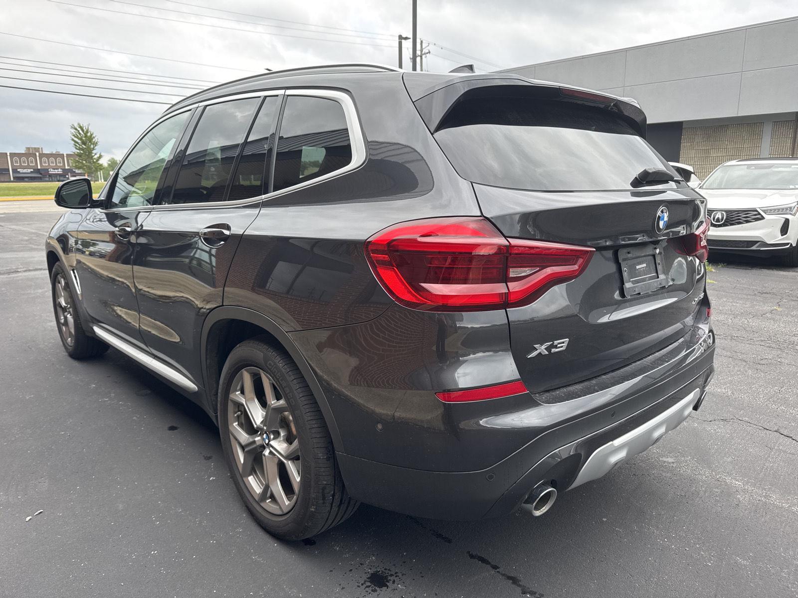Used 2021 Dark Graphite Metallic BMW xDrive30i image 4