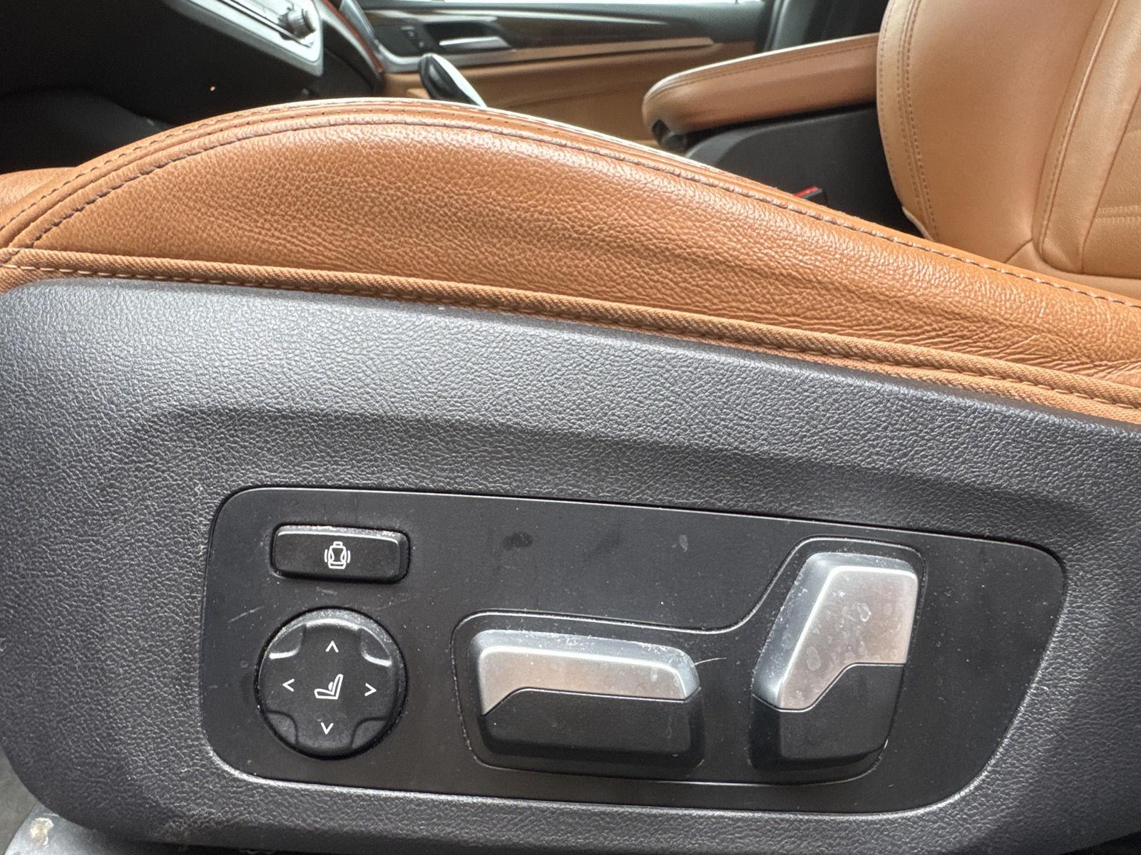 Used 2021 Dark Graphite Metallic BMW xDrive30i image 9