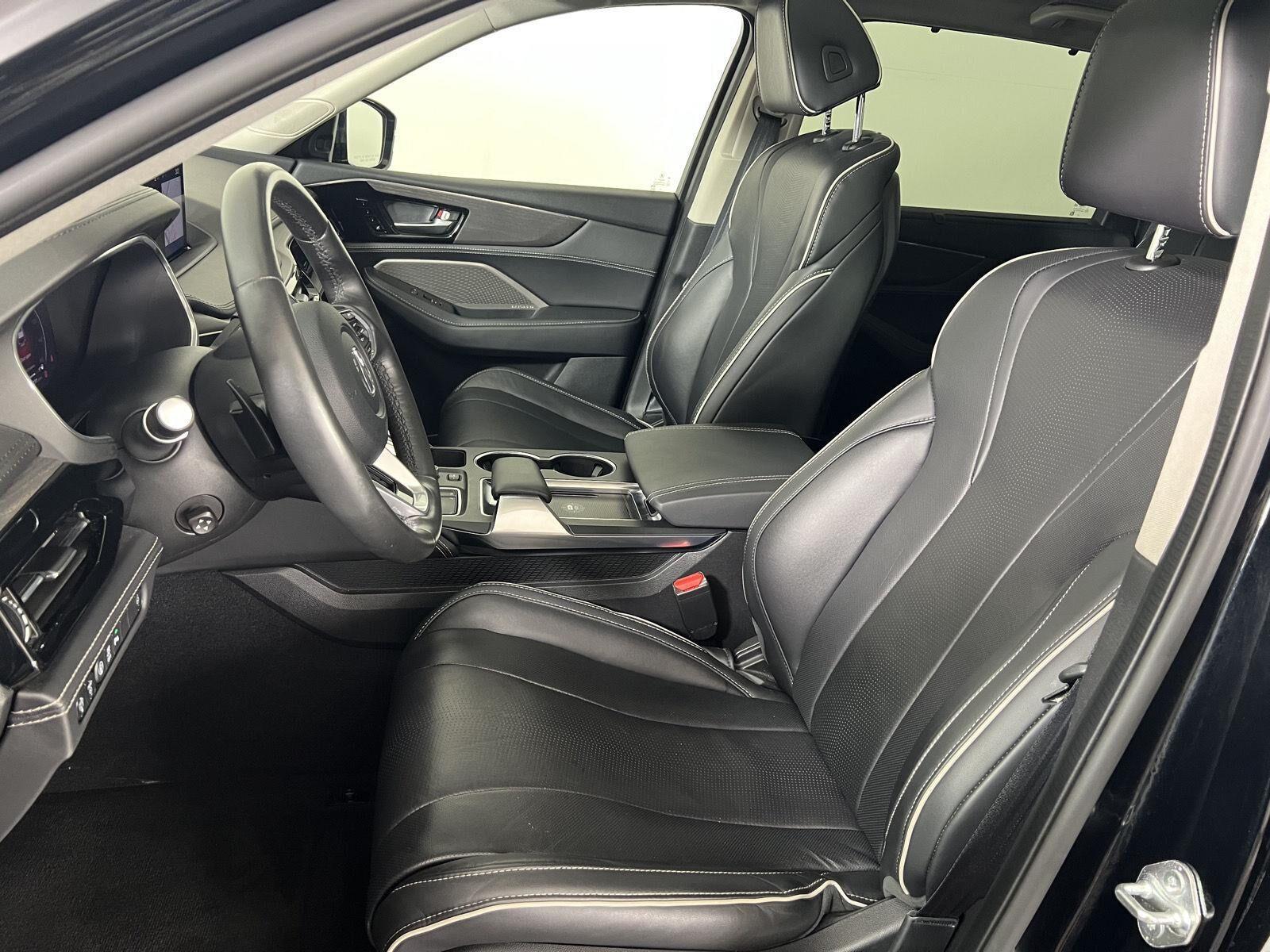 Used 2024 Majestic Black Pearl Acura SH-AWD w/Advance image 3