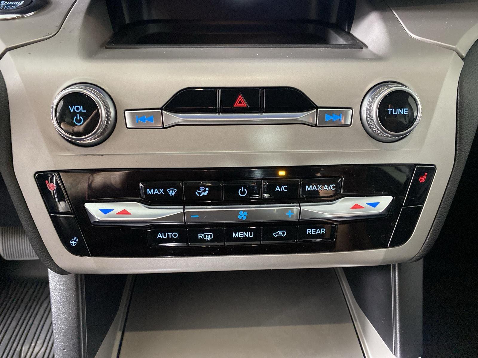 Used 2023 Agate Black Ford XLT image 18