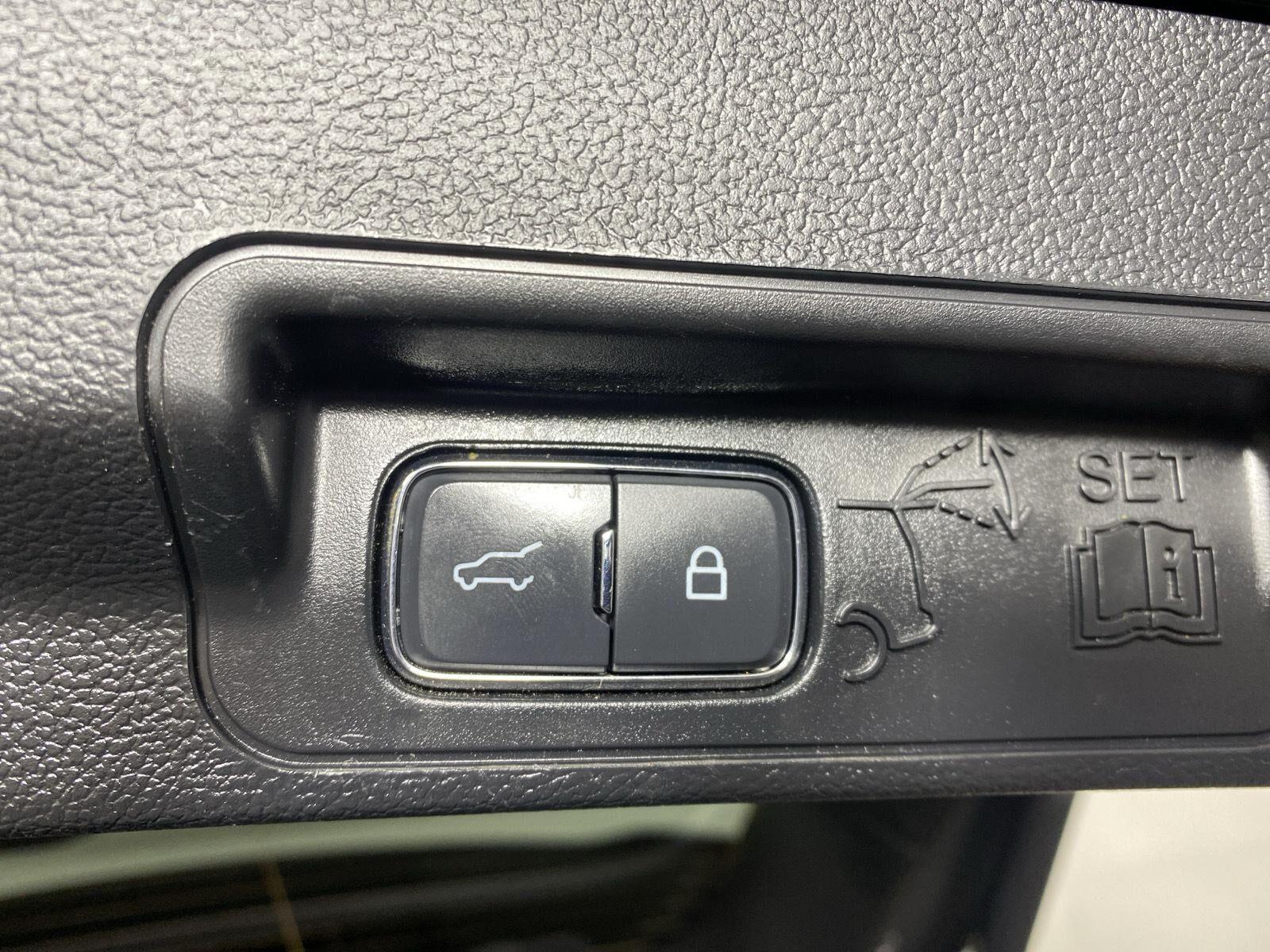 Used 2023 Agate Black Ford XLT image 25