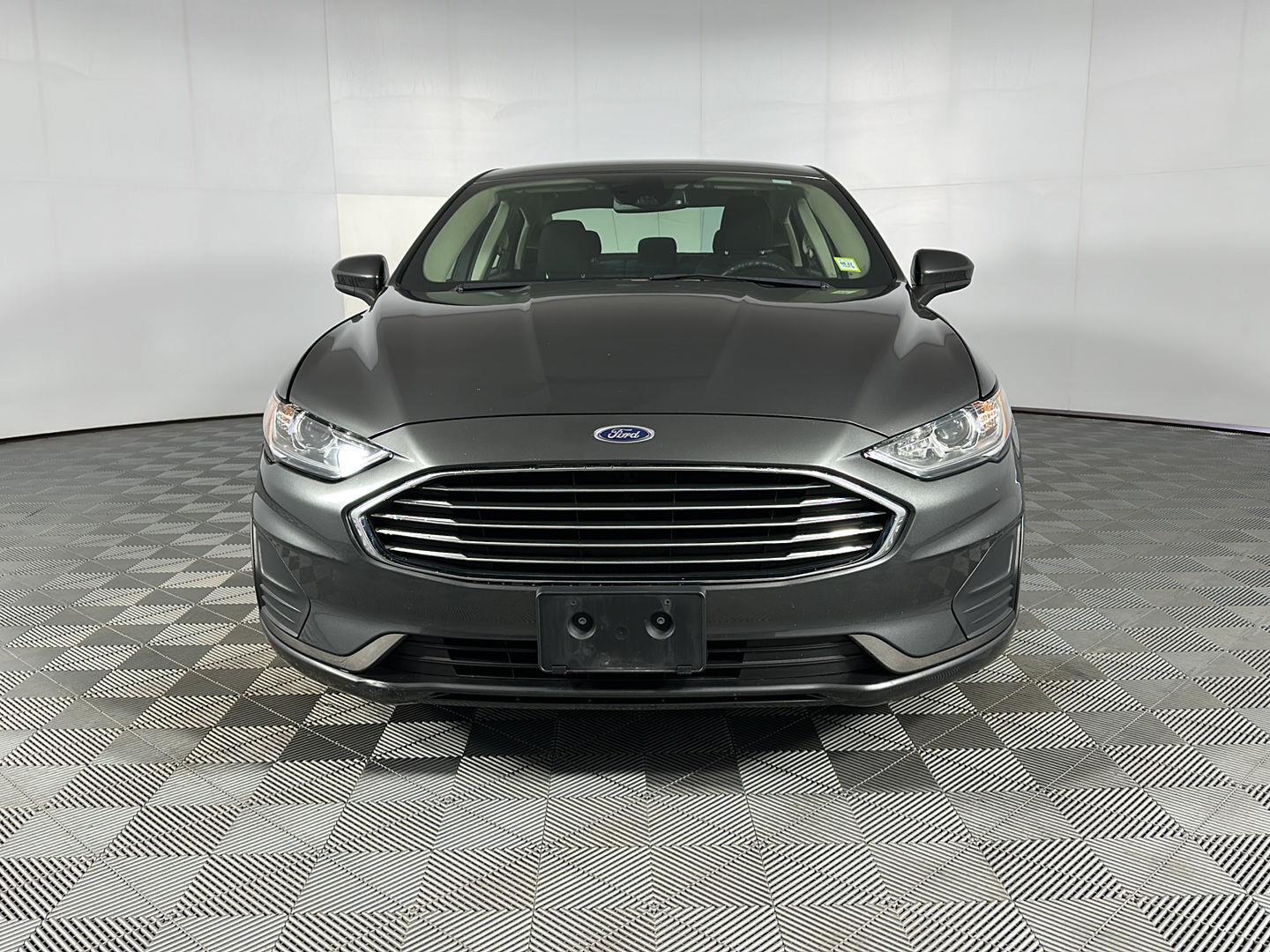 Used 2020 Magnetic Ford SE image 2