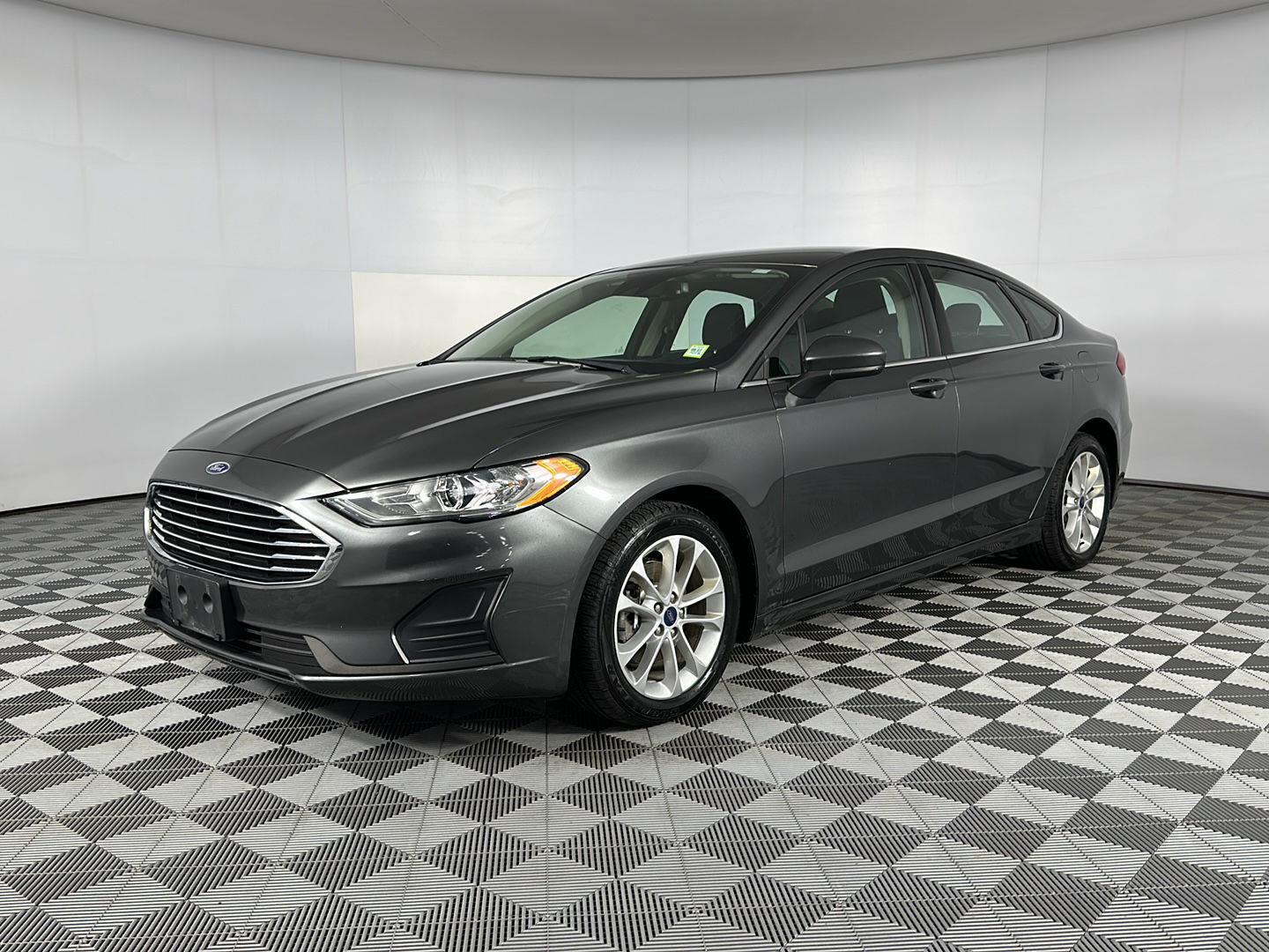Used 2020 Magnetic Ford SE image 3