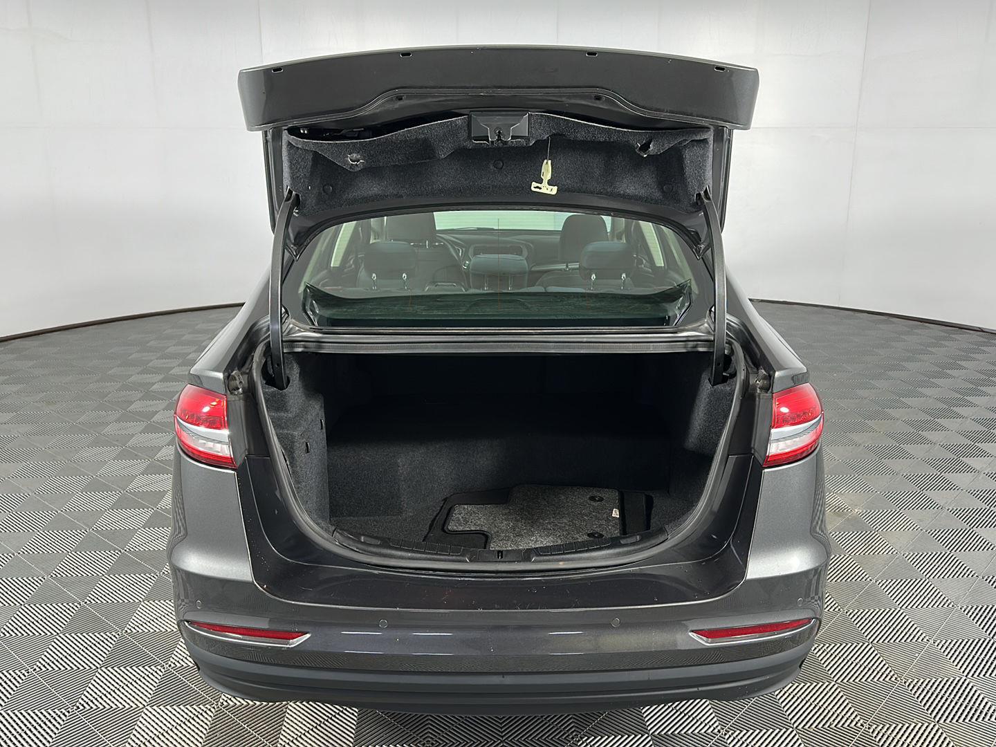 Used 2020 Magnetic Ford SE image 20