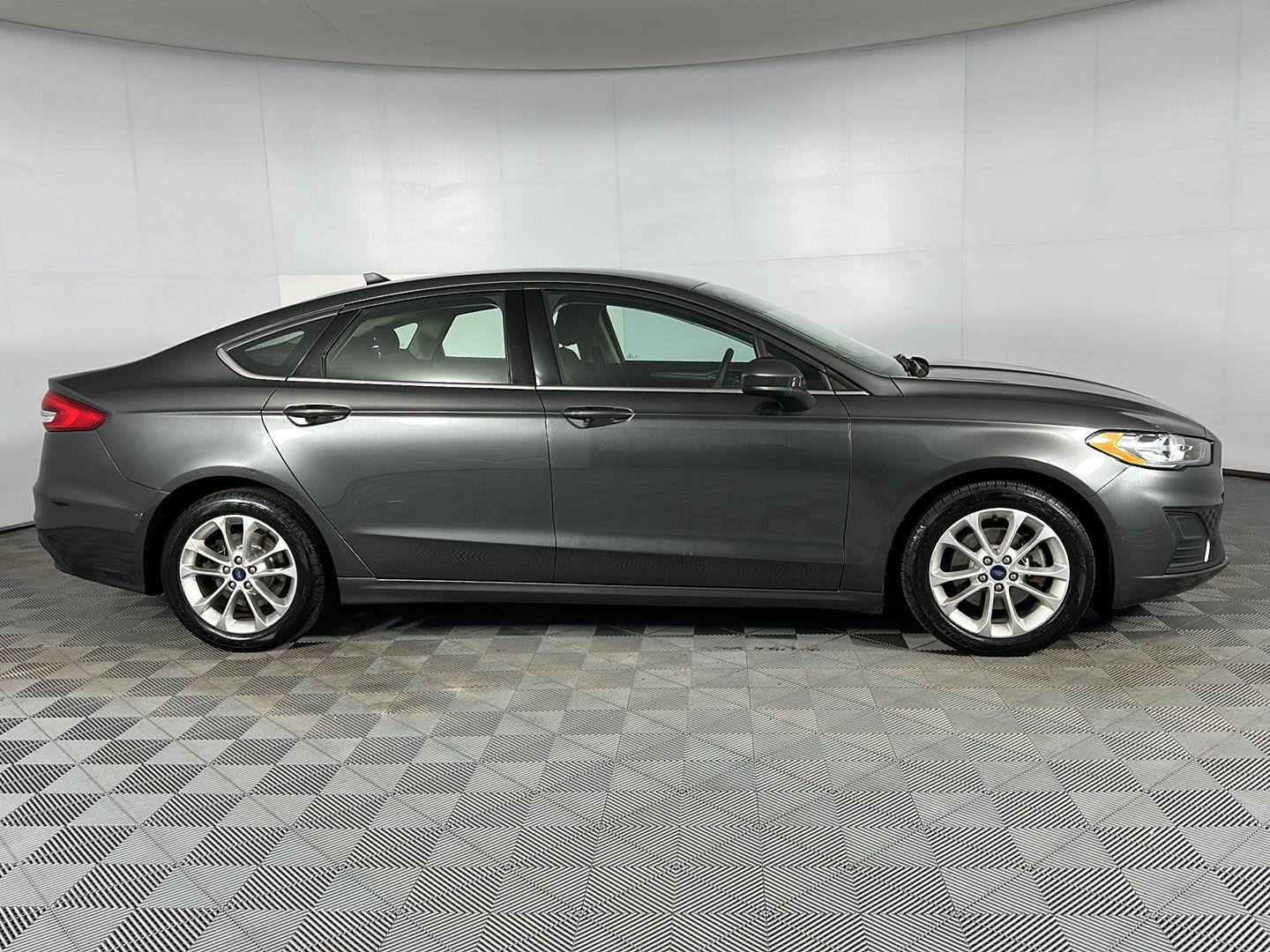 Used 2020 Magnetic Ford SE image 22