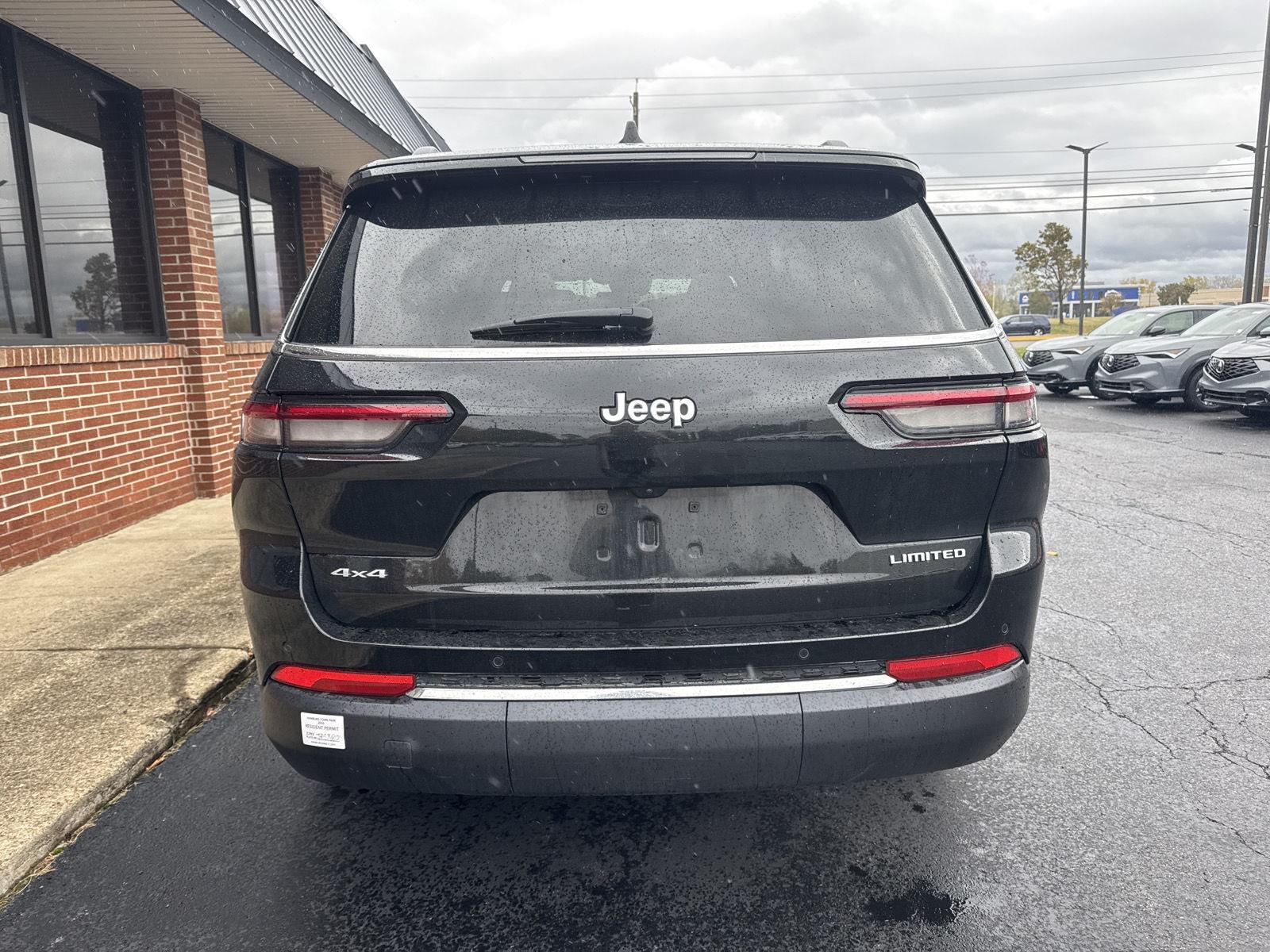 Used 2025 Diamond Black Crystal Pearlcoat Jeep Limited image 5