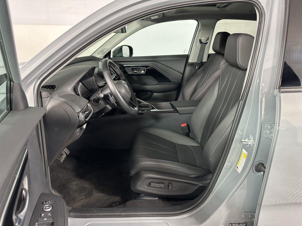 Used 2025 Urban Gray Pearl Acura Base image 9
