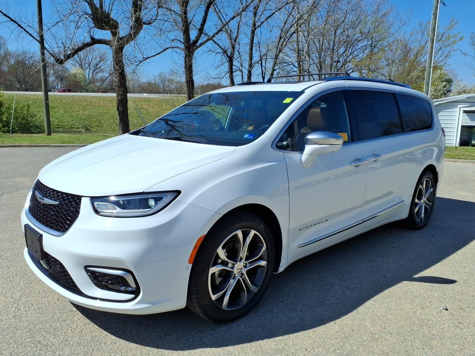Bright White Clearcoat 2024 Chrysler Pacifica Pinnacle FWD Minivan Front-Wheel Drive 9-Speed Automatic