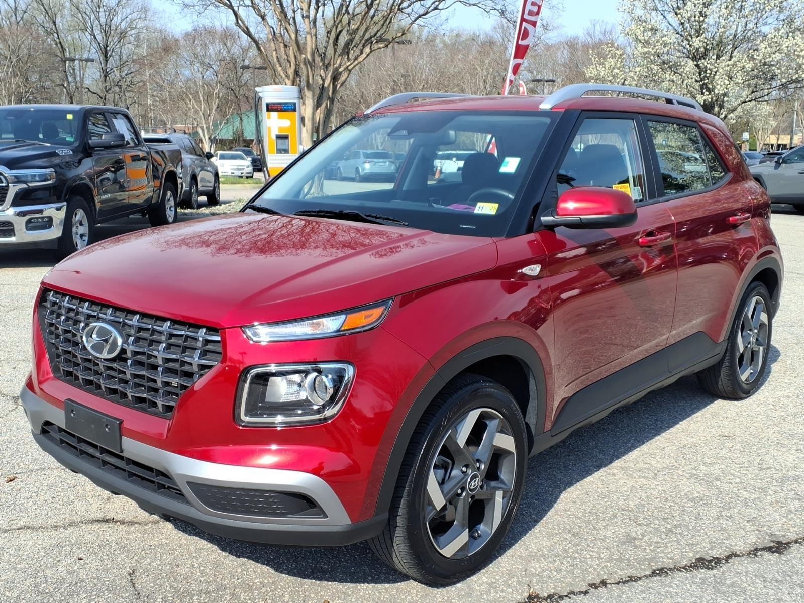 Ultimate Red 2025 Hyundai Venue SEL FWD SUV / Crossover Front-Wheel Drive Continuously Variable Transmission