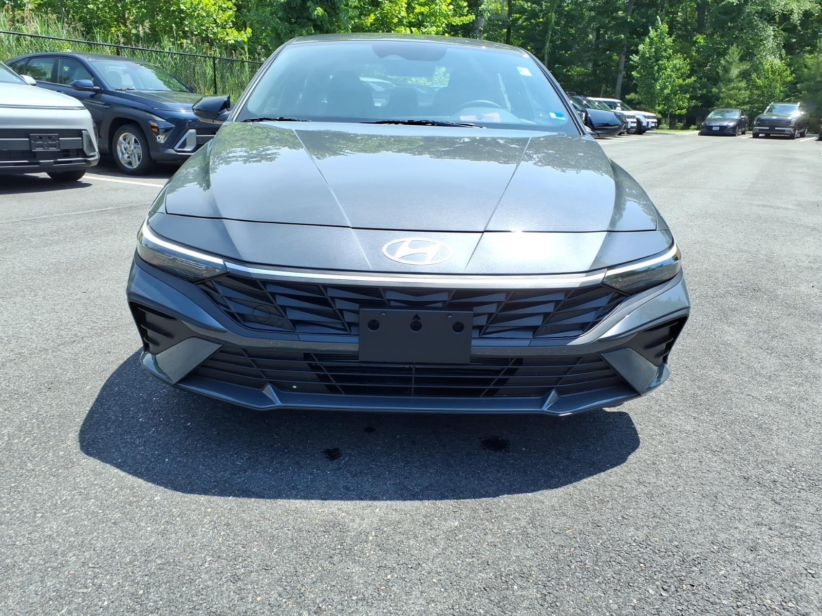 New 2026 Shimmering Silver Hyundai SEL image 2