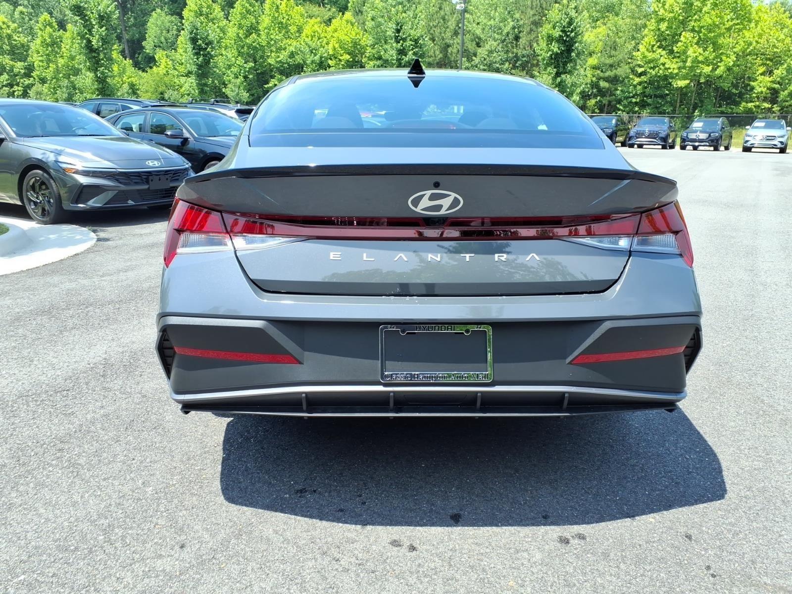 New 2026 Shimmering Silver Hyundai SEL image 7