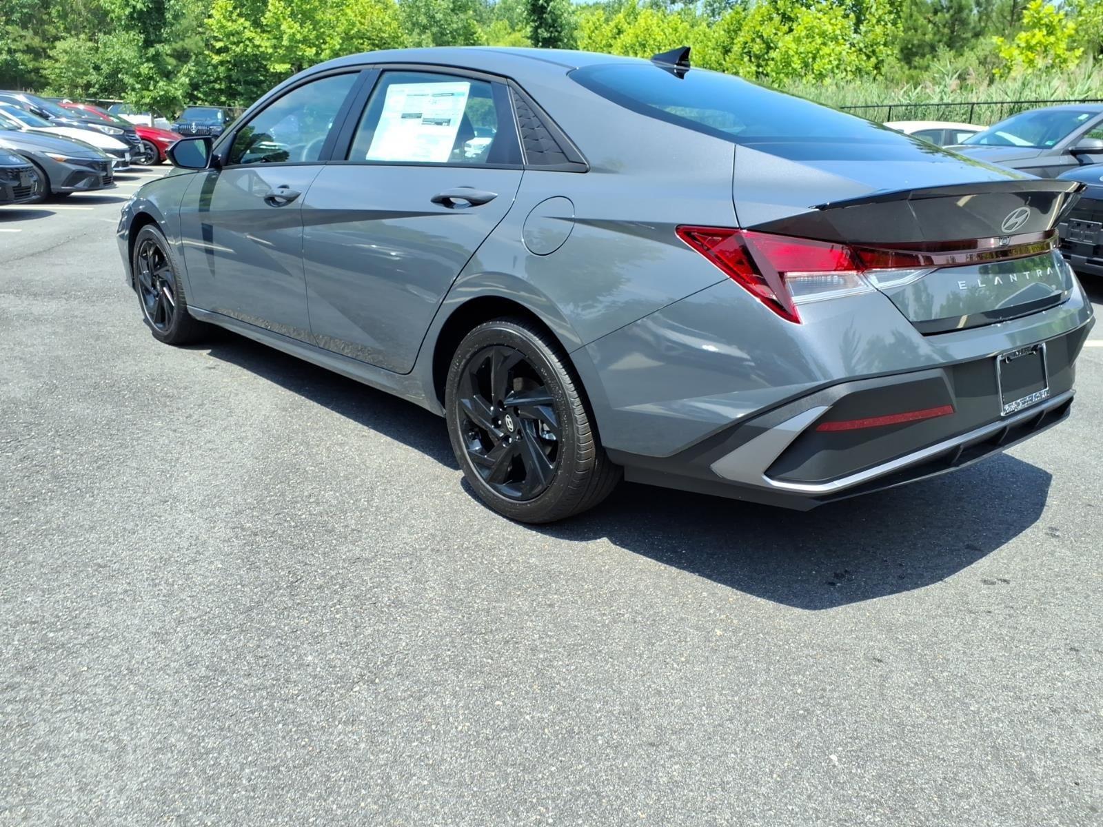 New 2026 Shimmering Silver Hyundai SEL image 8