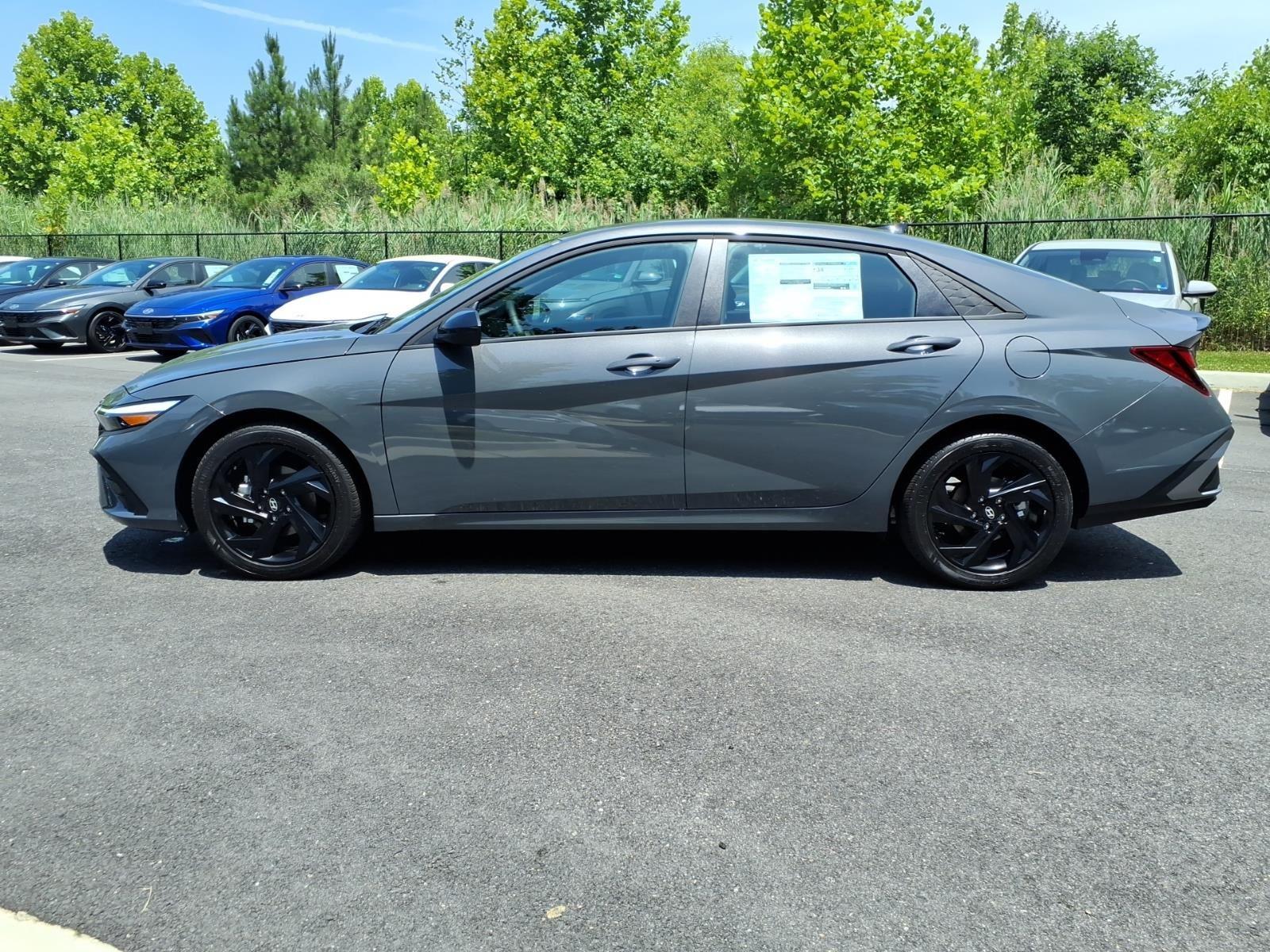 New 2026 Shimmering Silver Hyundai SEL image 9