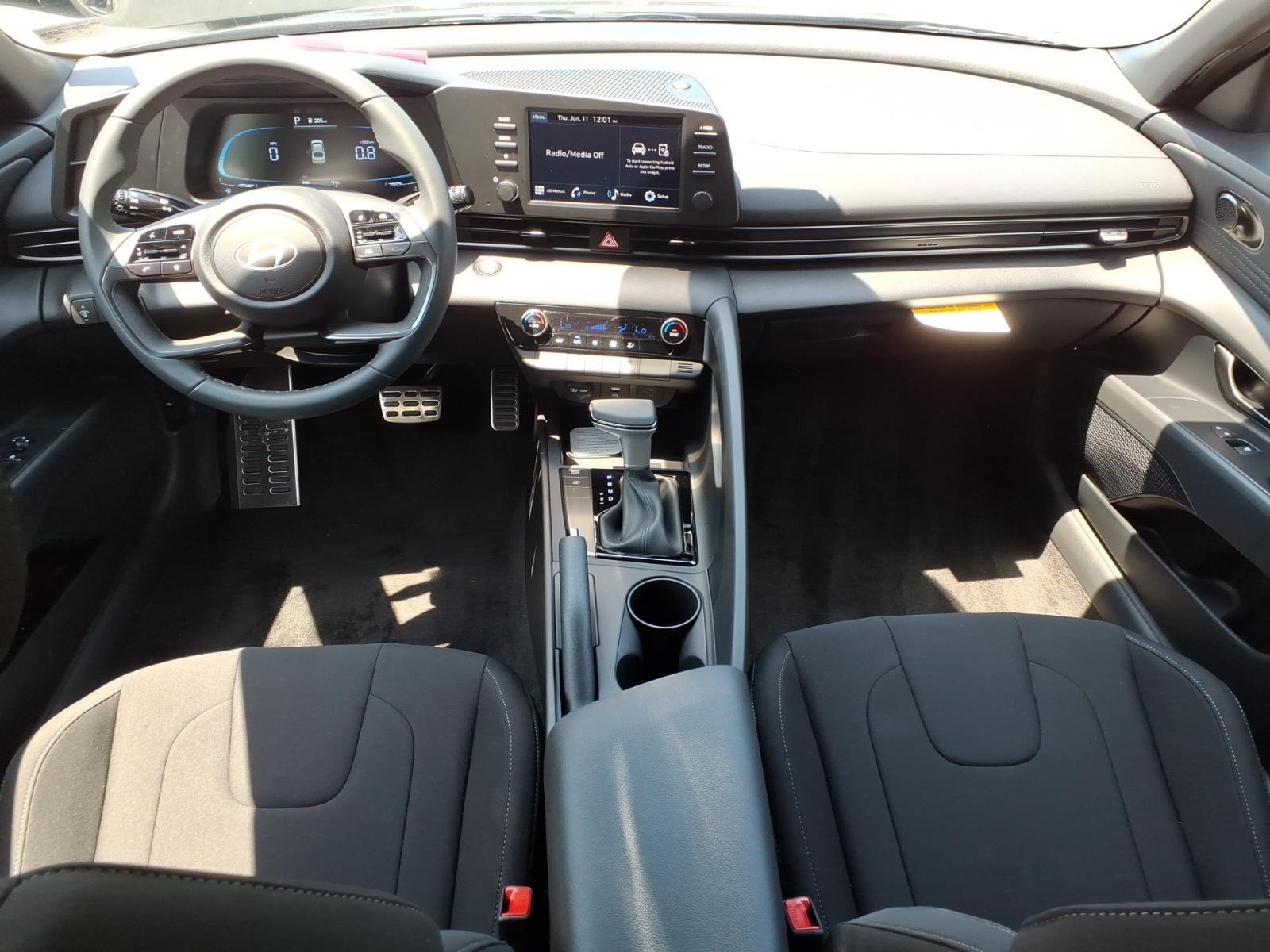 New 2026 Shimmering Silver Hyundai SEL image 11