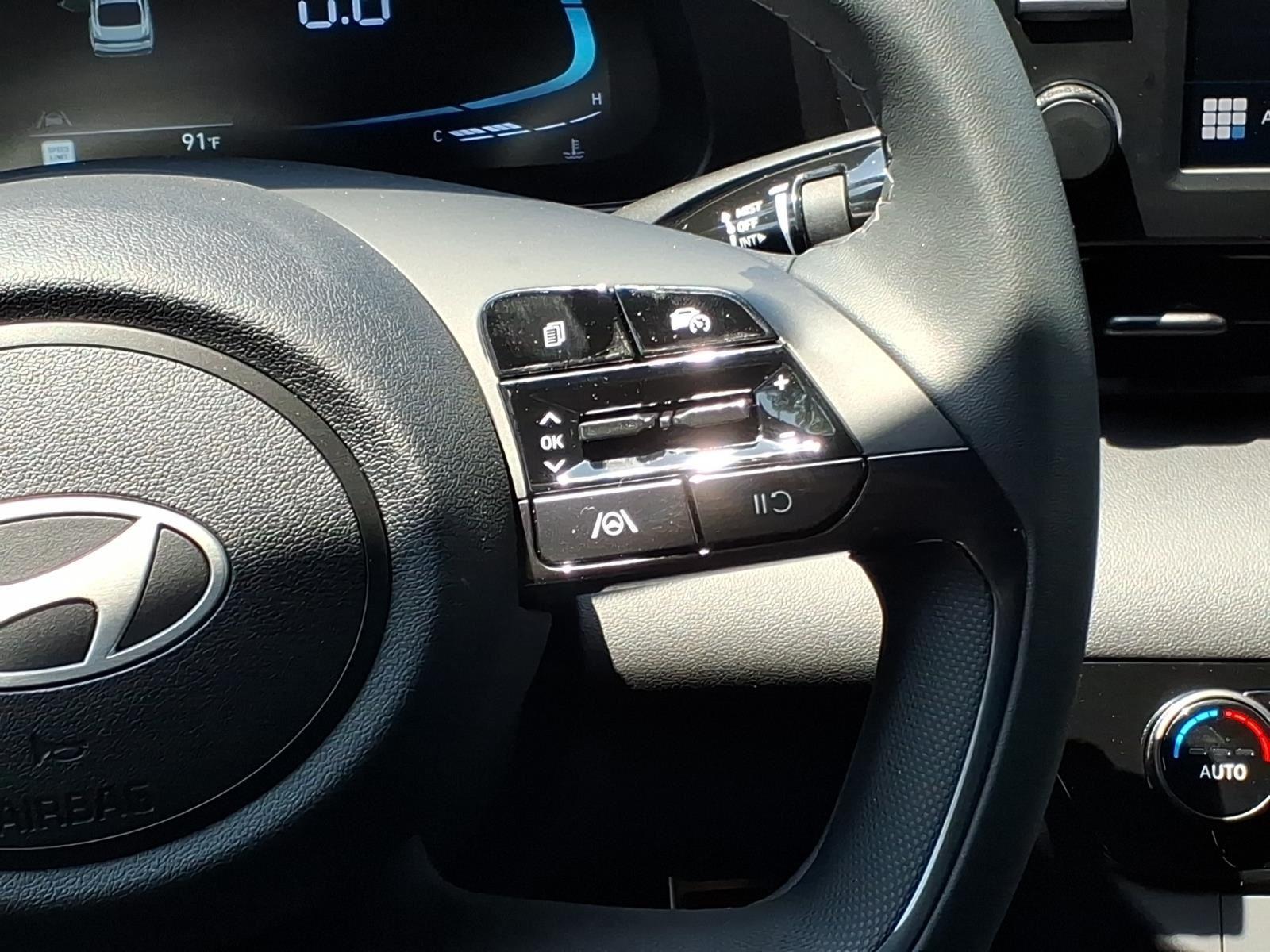 New 2026 Shimmering Silver Hyundai SEL image 15