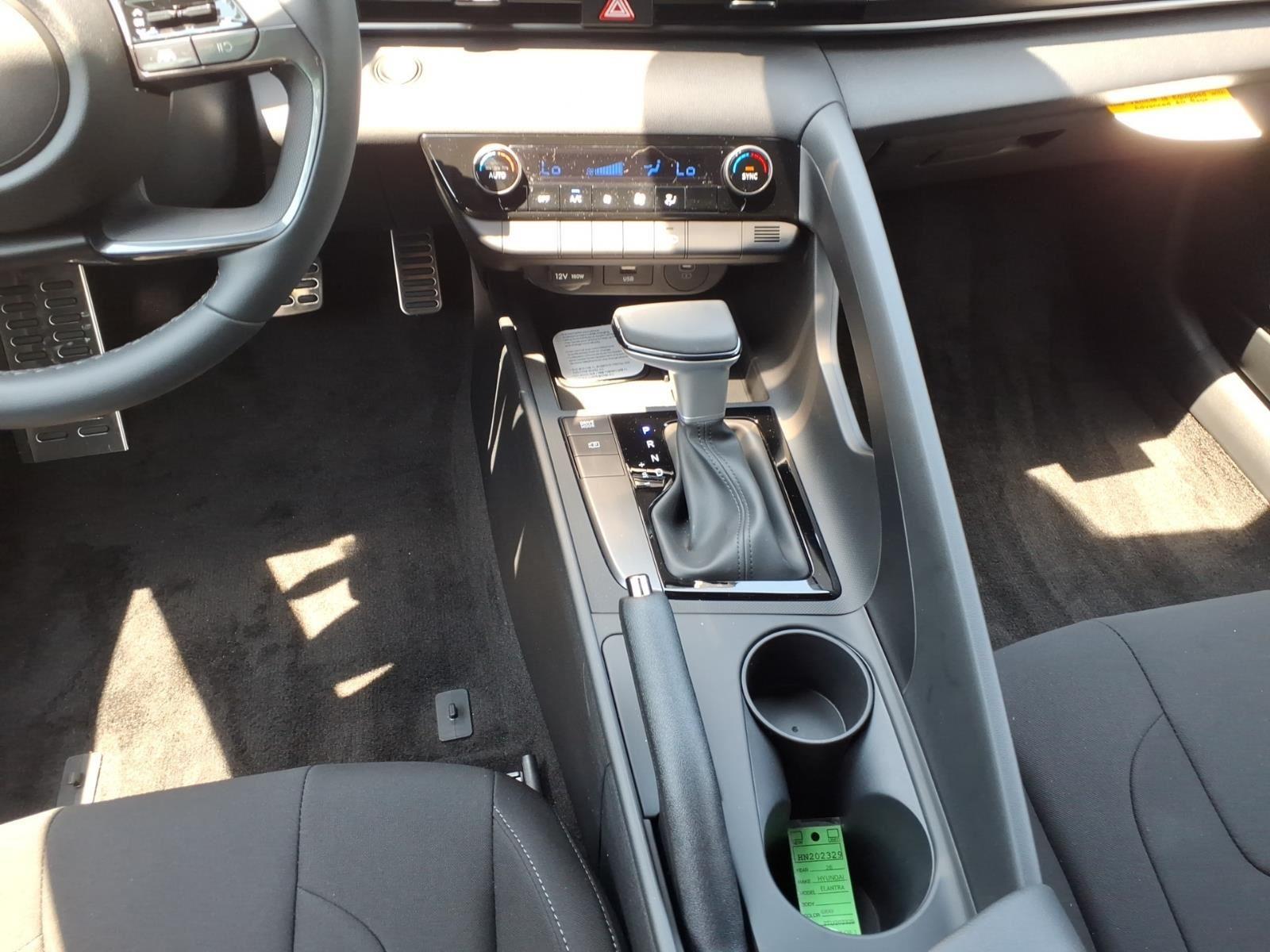 New 2026 Shimmering Silver Hyundai SEL image 18