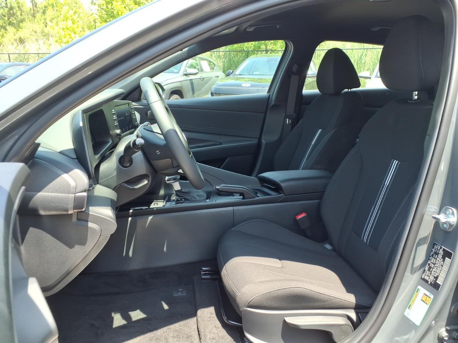 New 2026 Shimmering Silver Hyundai SEL image 21