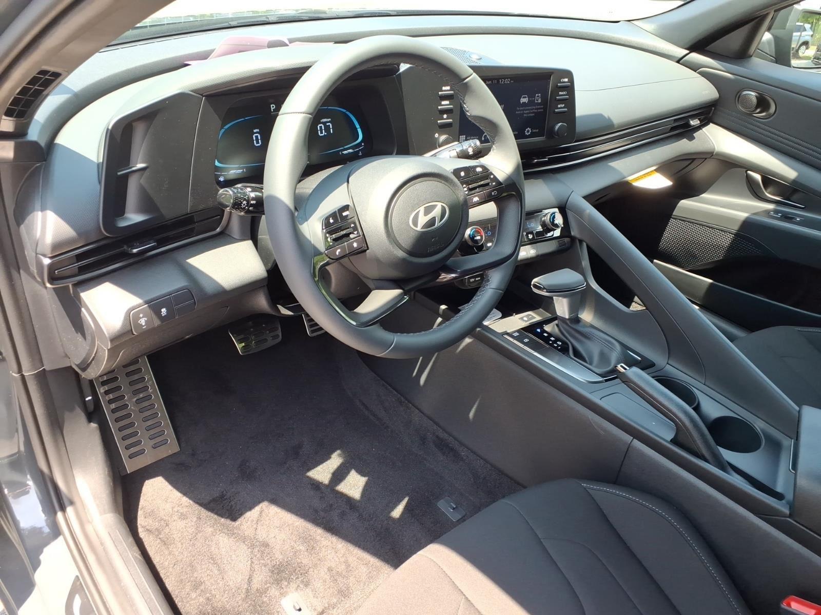 New 2026 Shimmering Silver Hyundai SEL image 24
