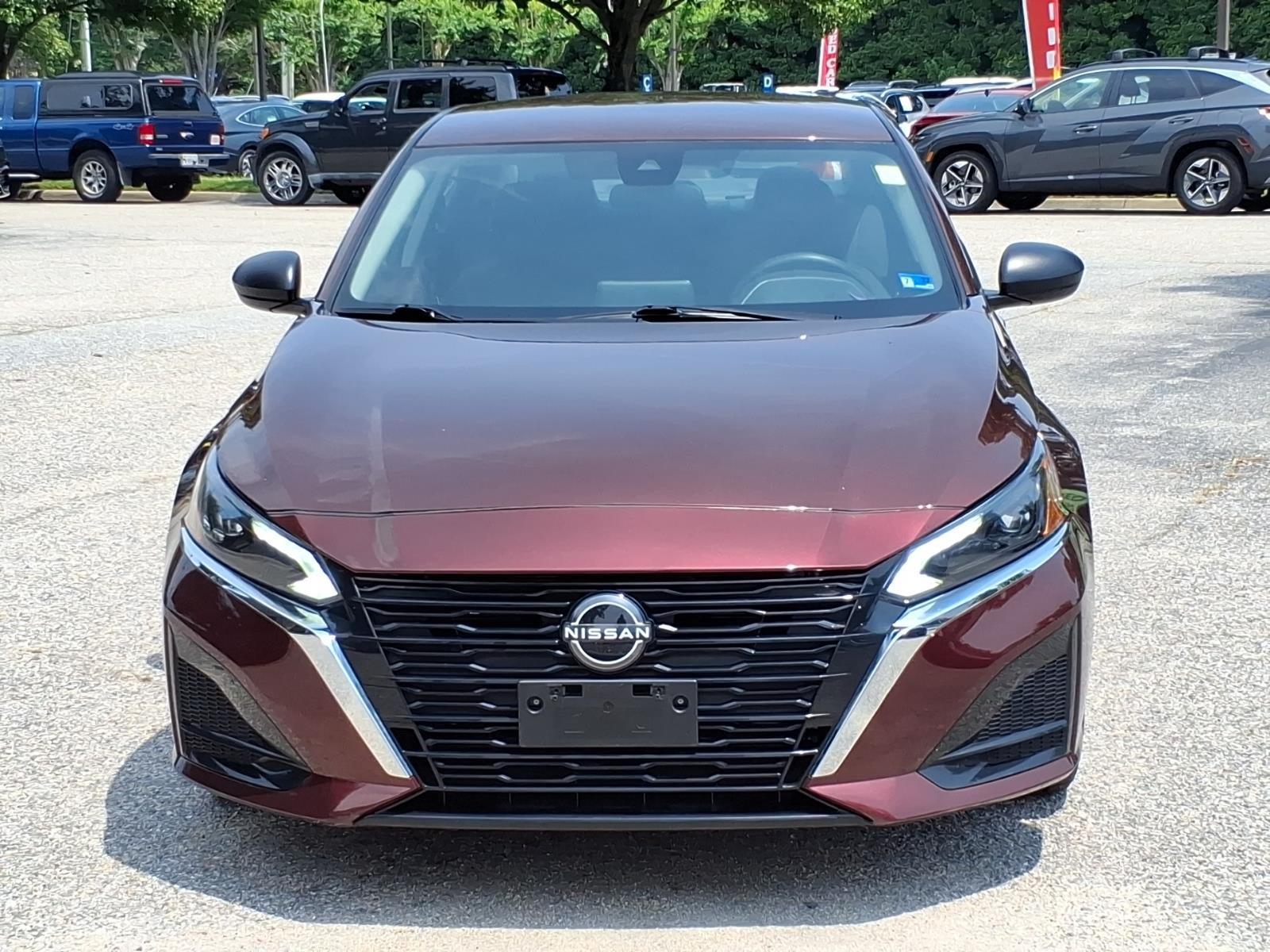 Used 2024 Garnet Pearl Metallic Nissan 2.5 SV image 2