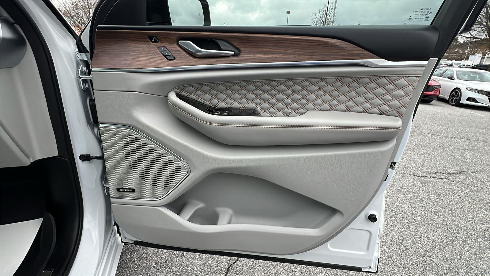 2022 Jeep Grand Cherokee Summit - 11