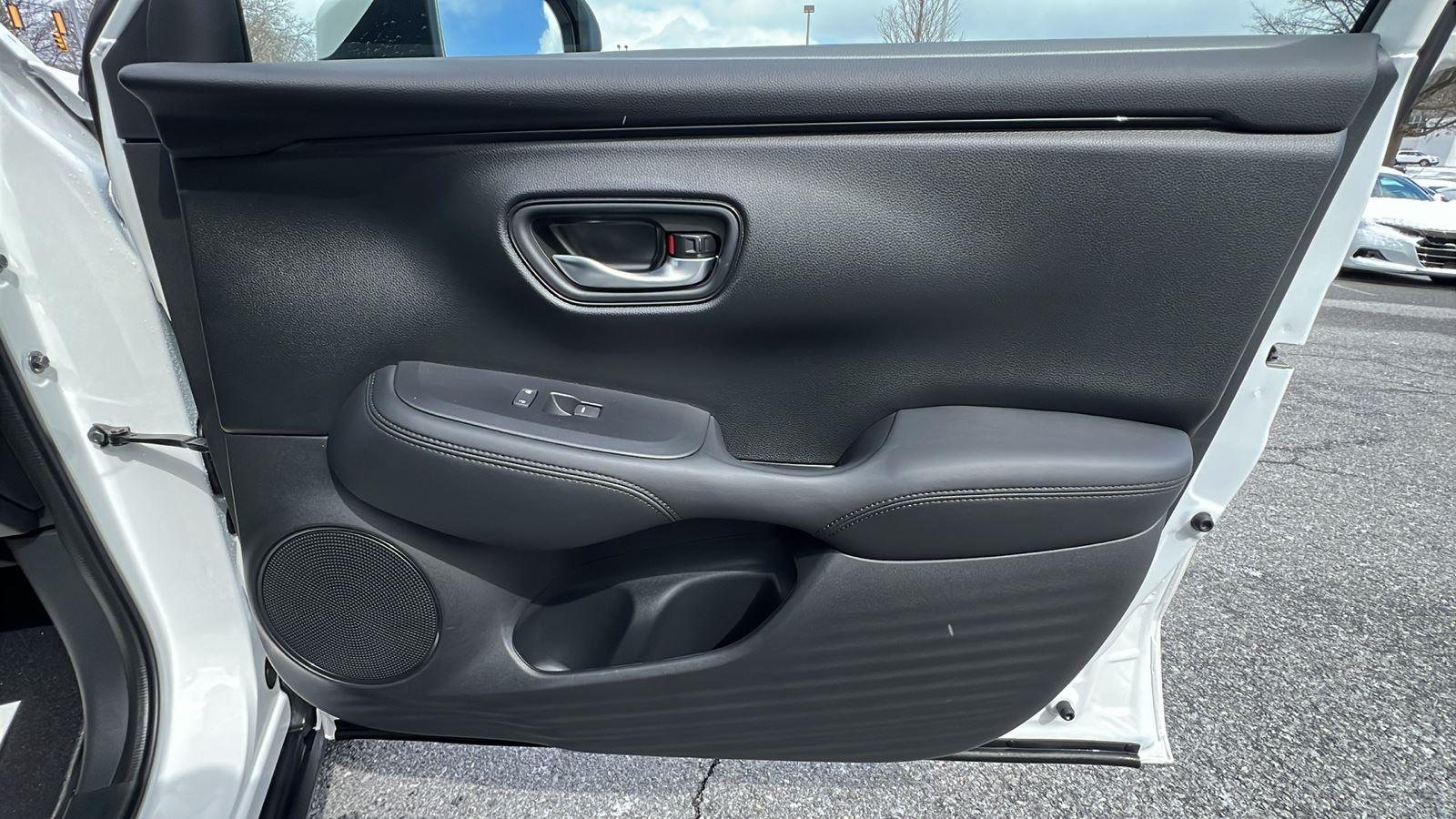 2025 Honda HR-V LX - 11