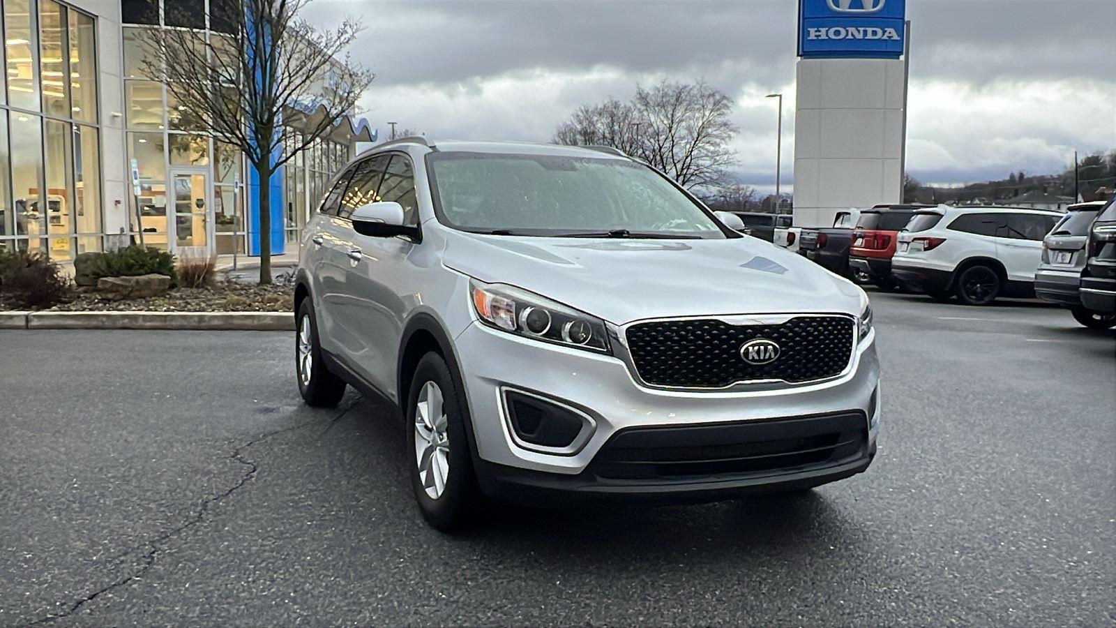 2017 Kia Sorento LX - 0