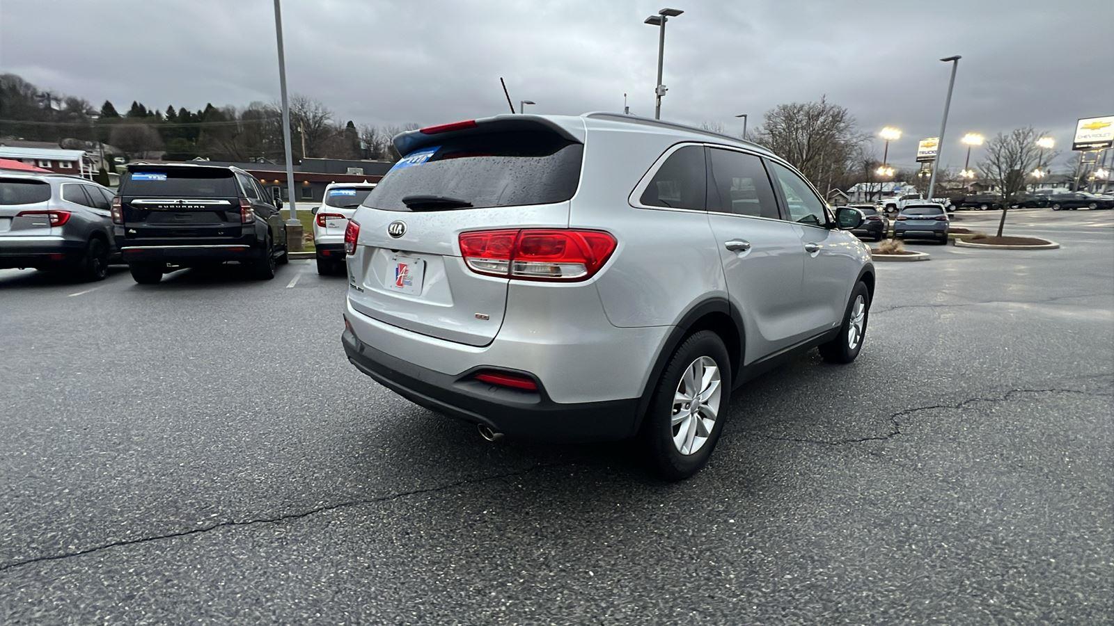 2017 Kia Sorento LX - 3