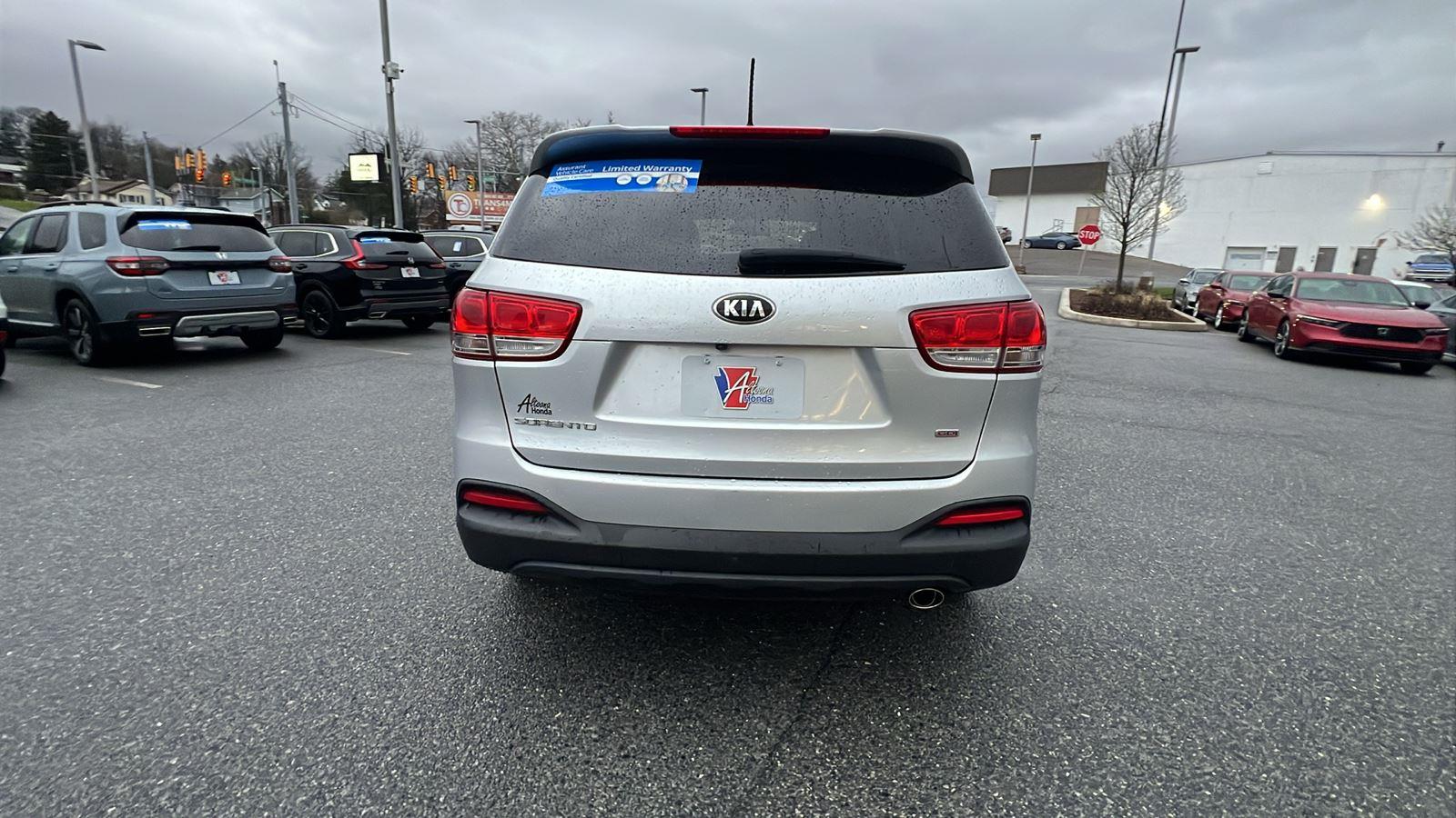 2017 Kia Sorento LX - 4