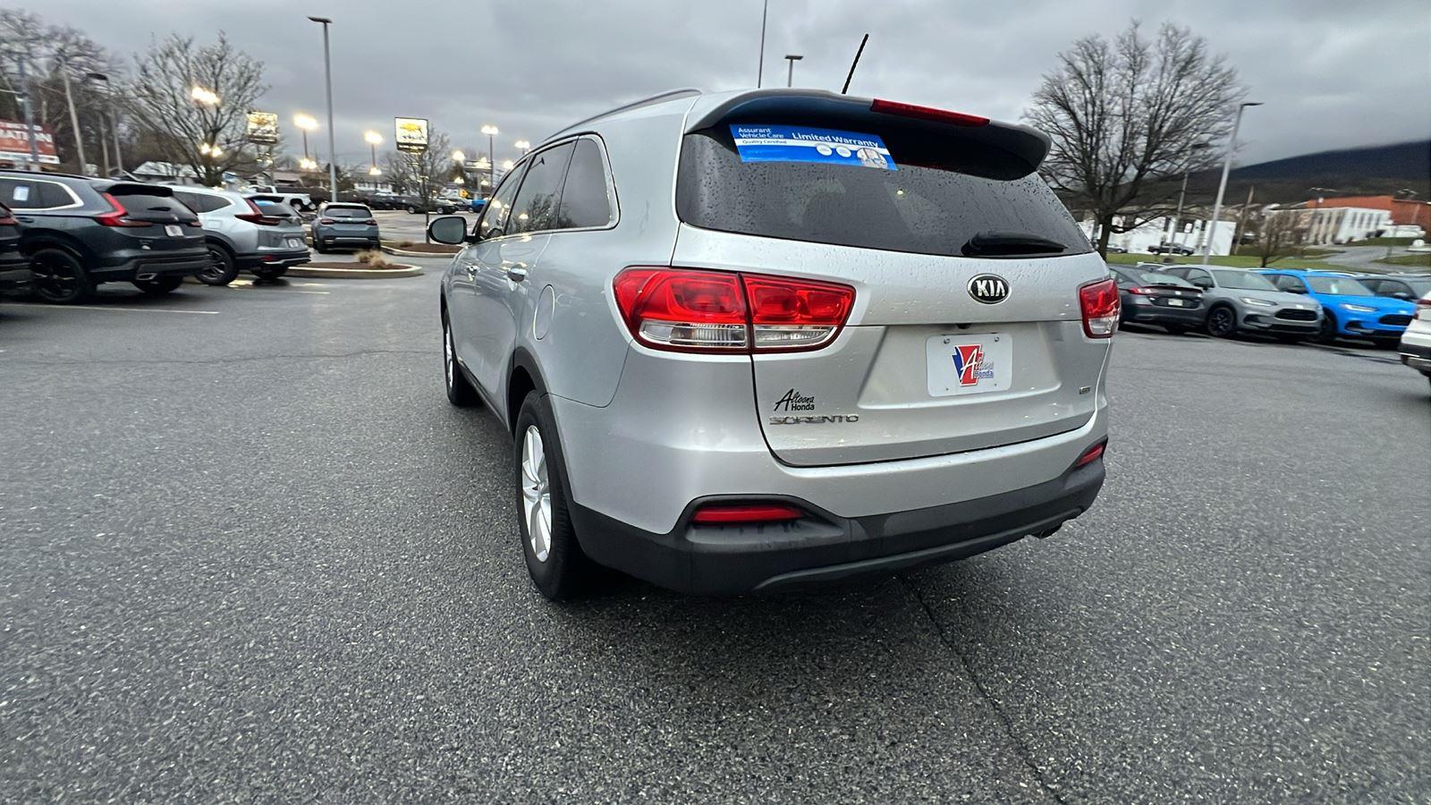 2017 Kia Sorento LX - 5