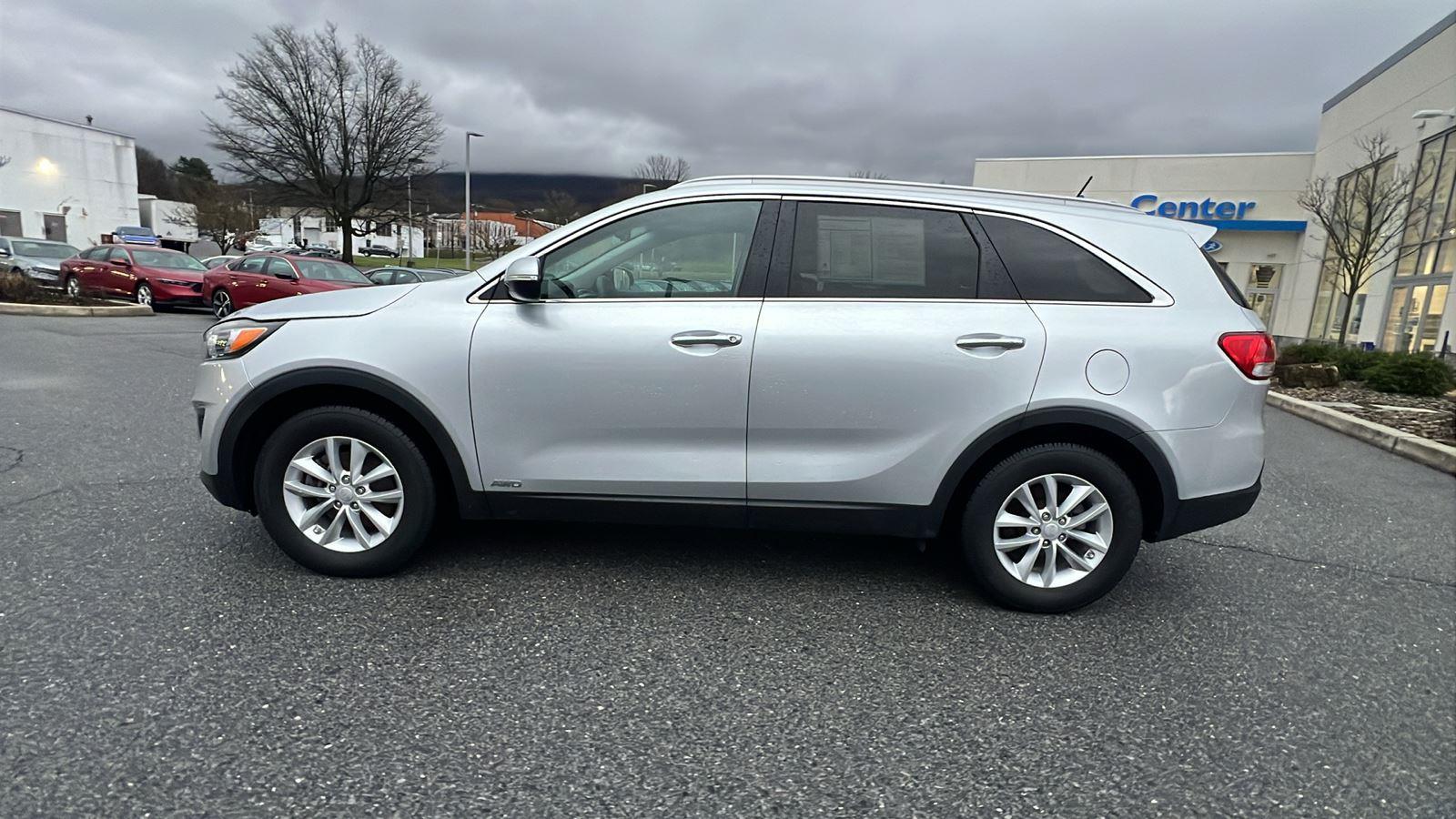 2017 Kia Sorento LX - 6