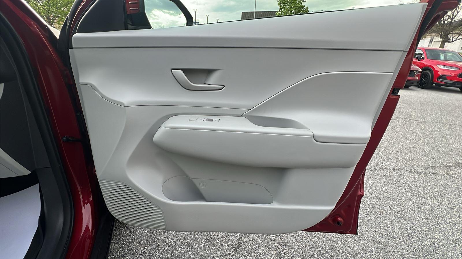 2025 Hyundai Kona SEL Convenience - 11