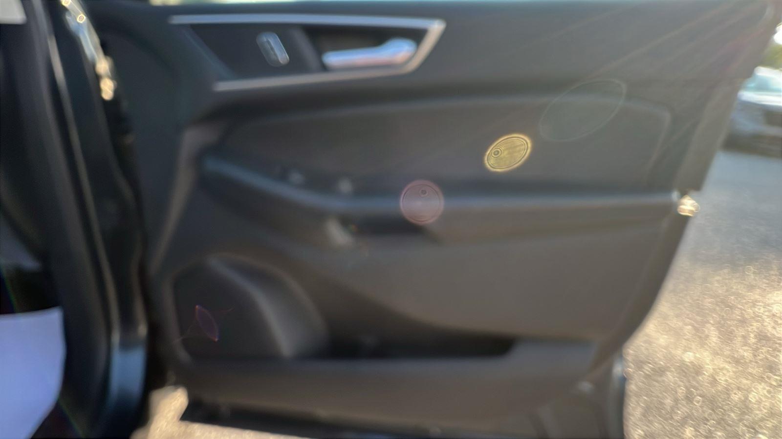 2022 Ford Edge SEL - 11