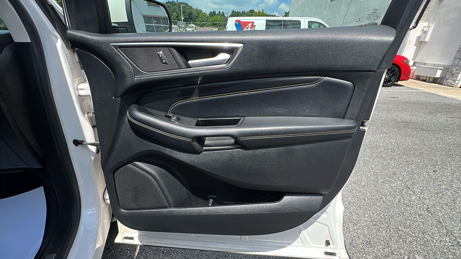 2015 Ford Edge Titanium - 11