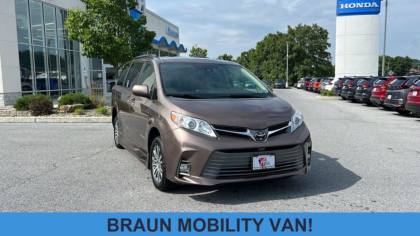 2020 Toyota Sienna WITH BRAUN MOBILITY UPFIT XLE 8-Passenger - 0