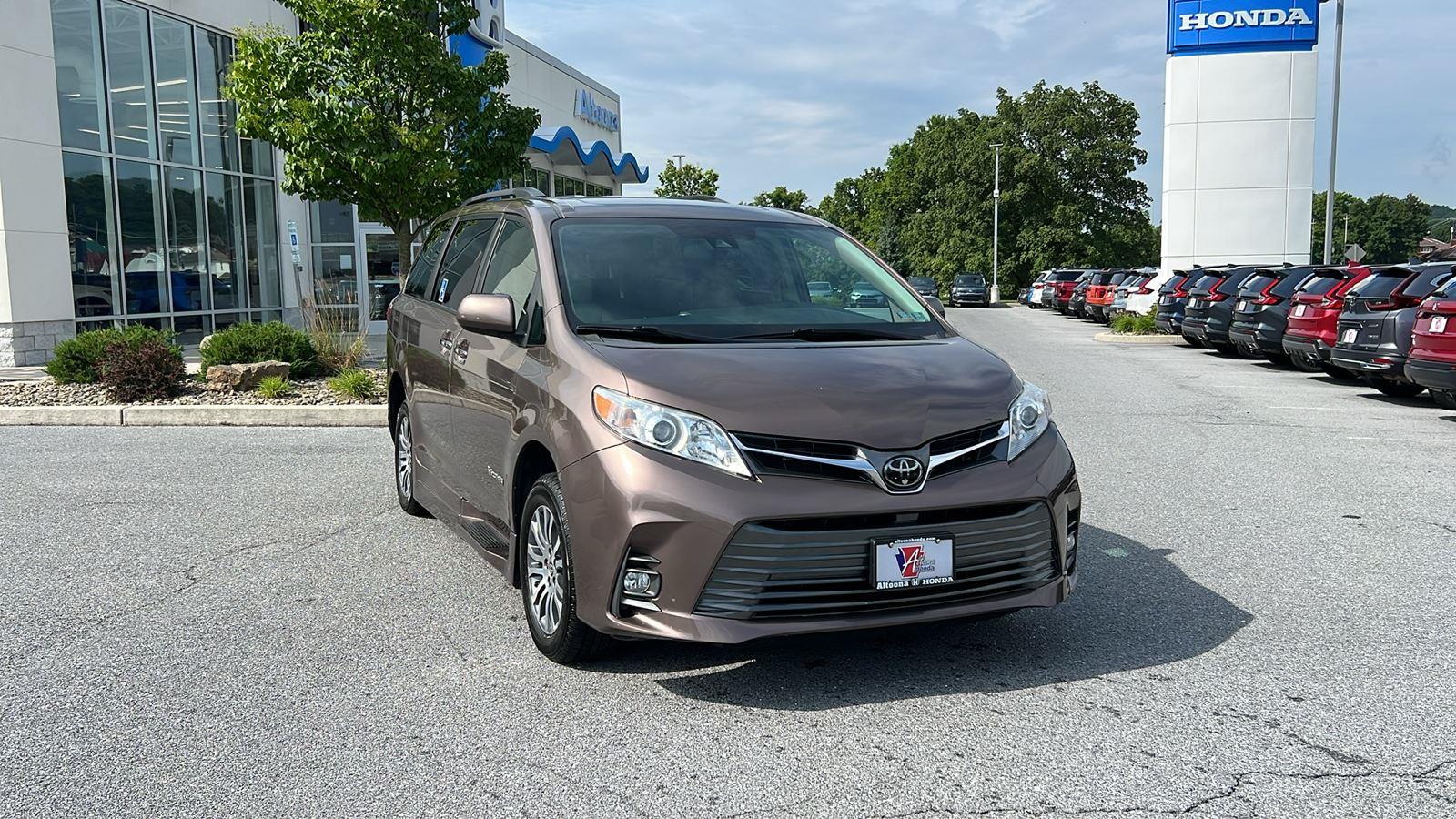 2020 Toyota Sienna WITH BRAUN MOBILITY UPFIT XLE 8-Passenger - 0