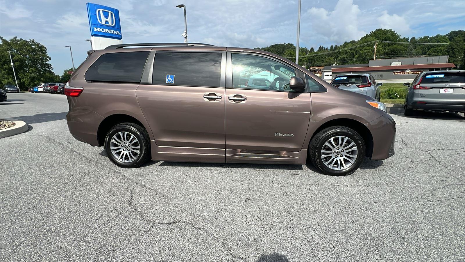 2020 Toyota Sienna WITH BRAUN MOBILITY UPFIT XLE 8-Passenger - 2