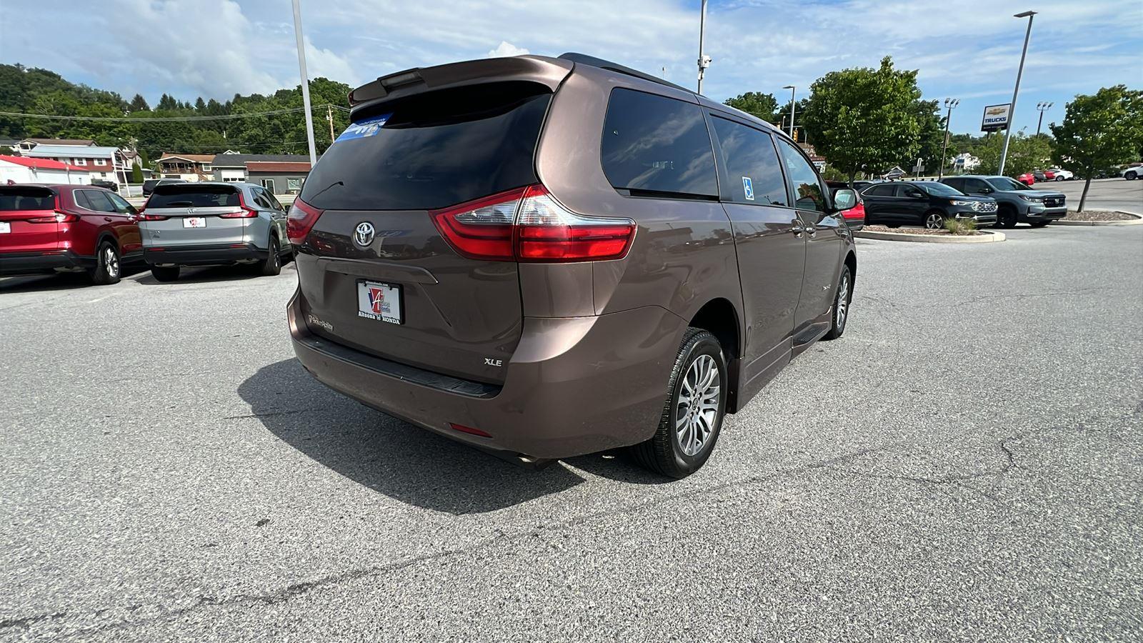 2020 Toyota Sienna WITH BRAUN MOBILITY UPFIT XLE 8-Passenger - 3