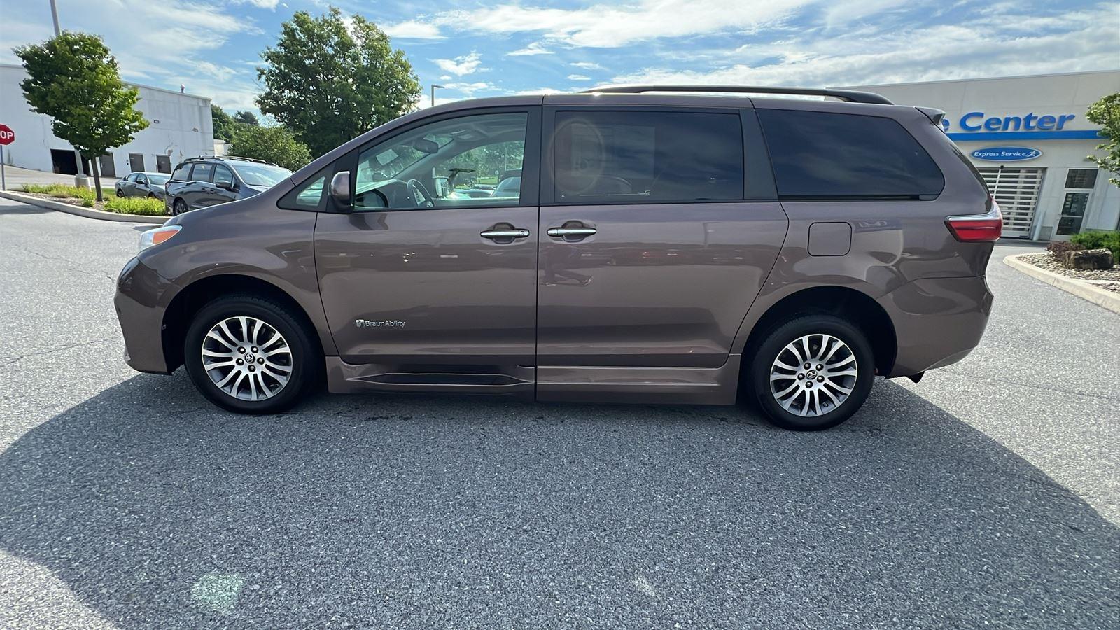 2020 Toyota Sienna WITH BRAUN MOBILITY UPFIT XLE 8-Passenger - 6