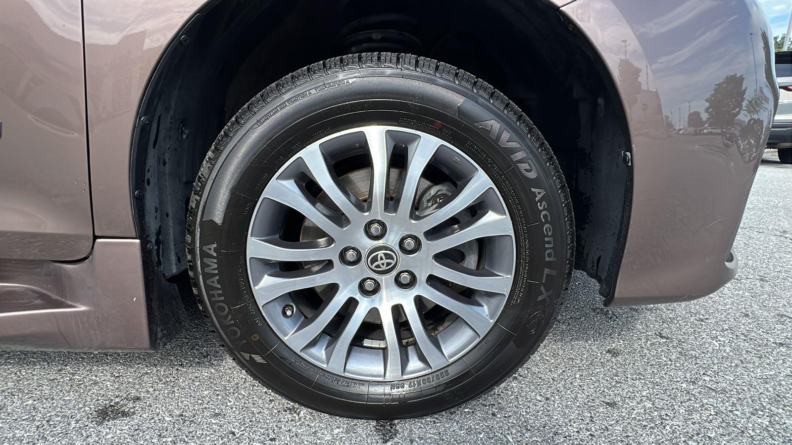 2020 Toyota Sienna WITH BRAUN MOBILITY UPFIT XLE 8-Passenger - 11