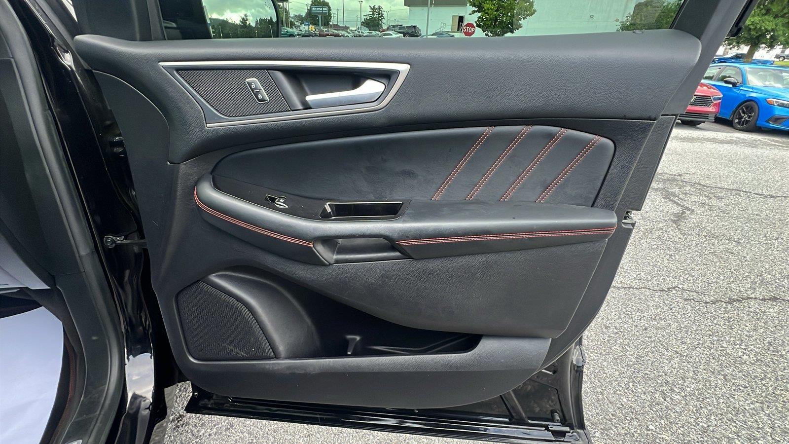 2020 Ford Edge ST Line - 11