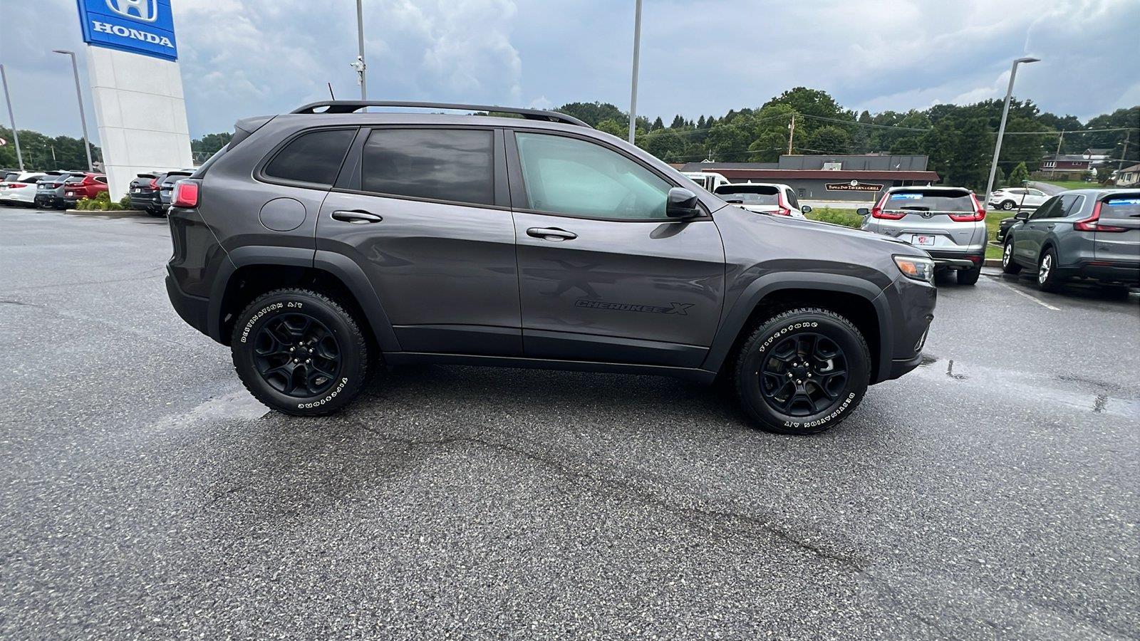 2022 Jeep Cherokee X - 2